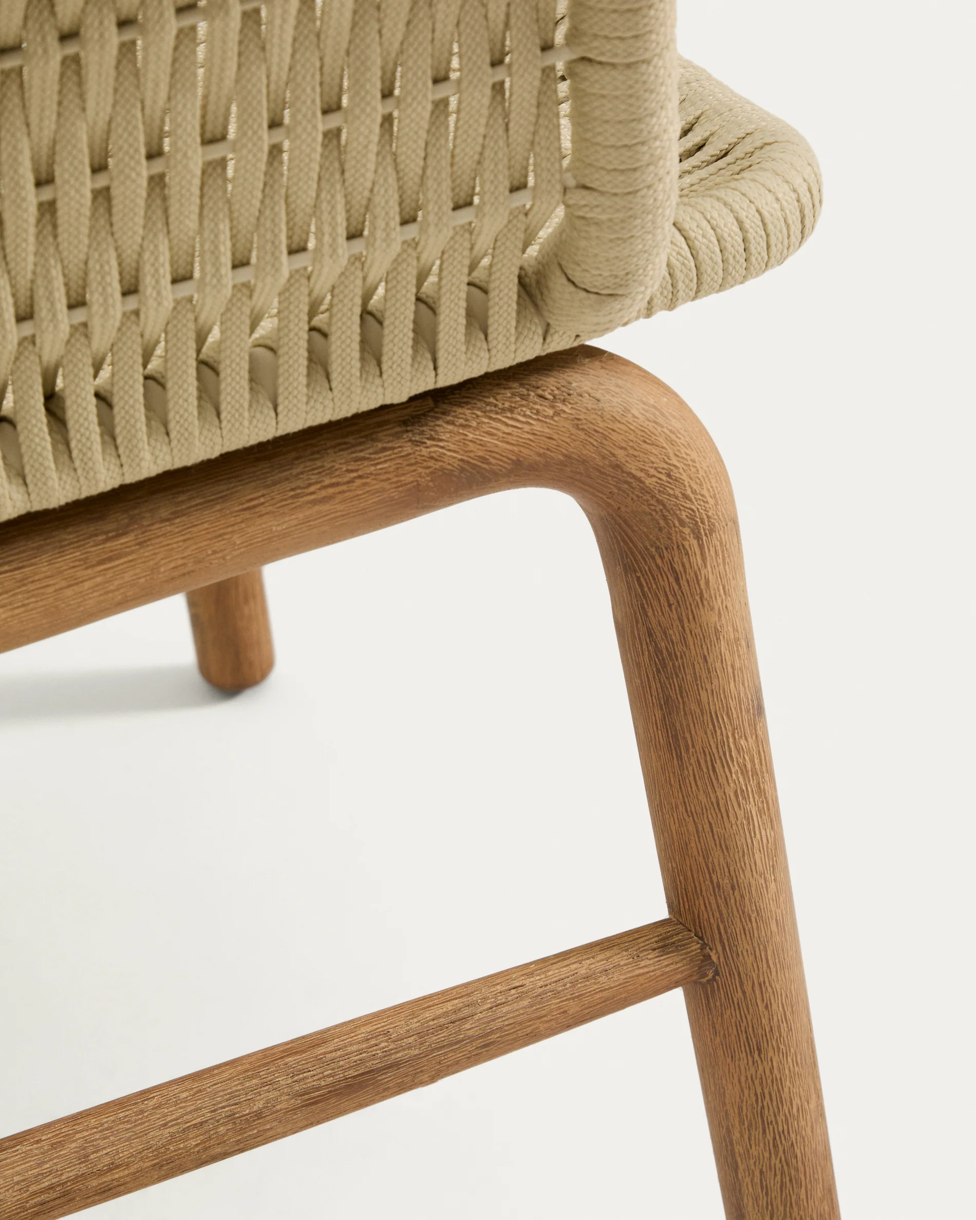 Alipa chair with armrests in FSC 100% solid acacia wood and ecru rope cord - Image 10