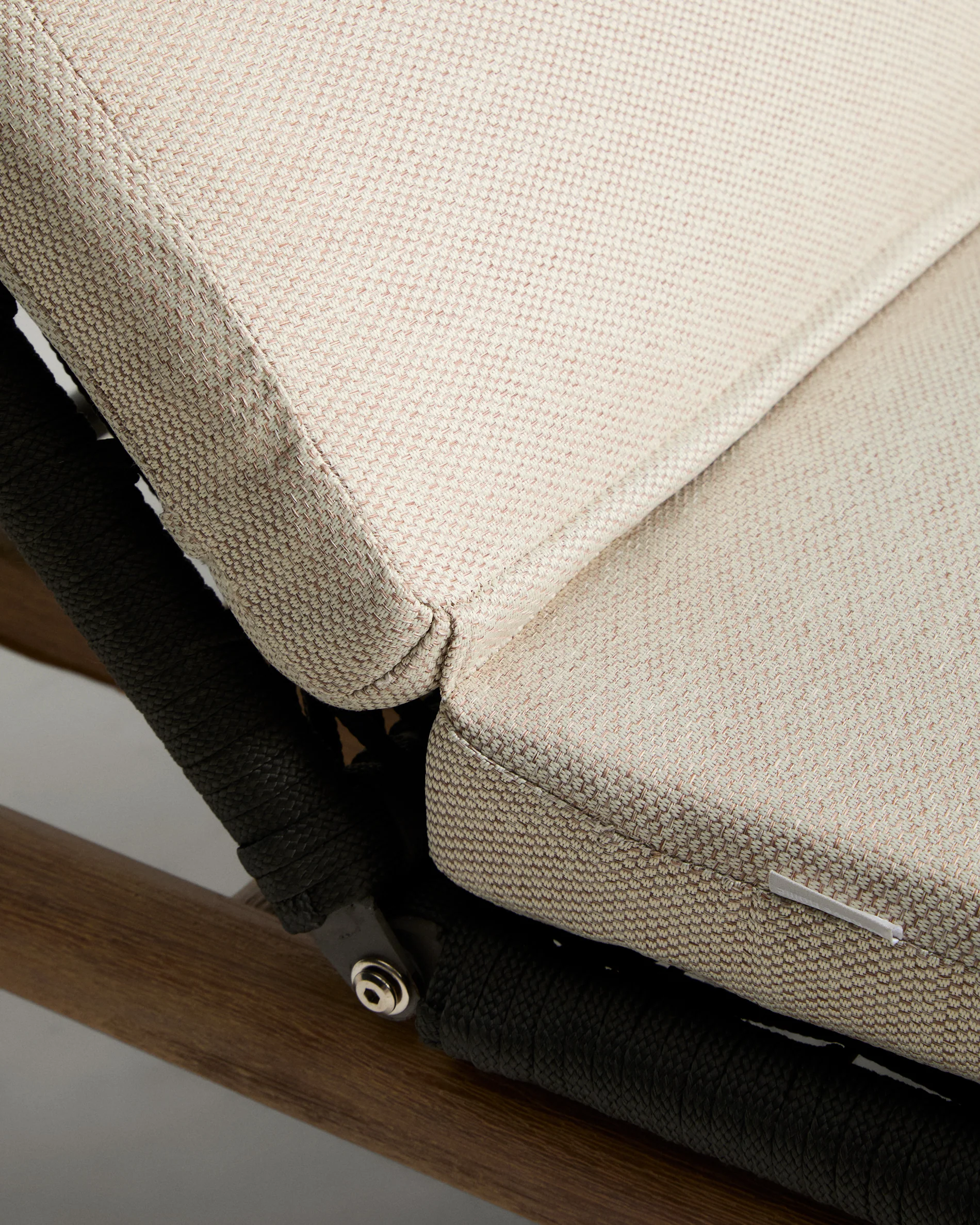 Alipa sun lounger in FSC 100% solid acacia wood and dark grey rope cord - Image 9