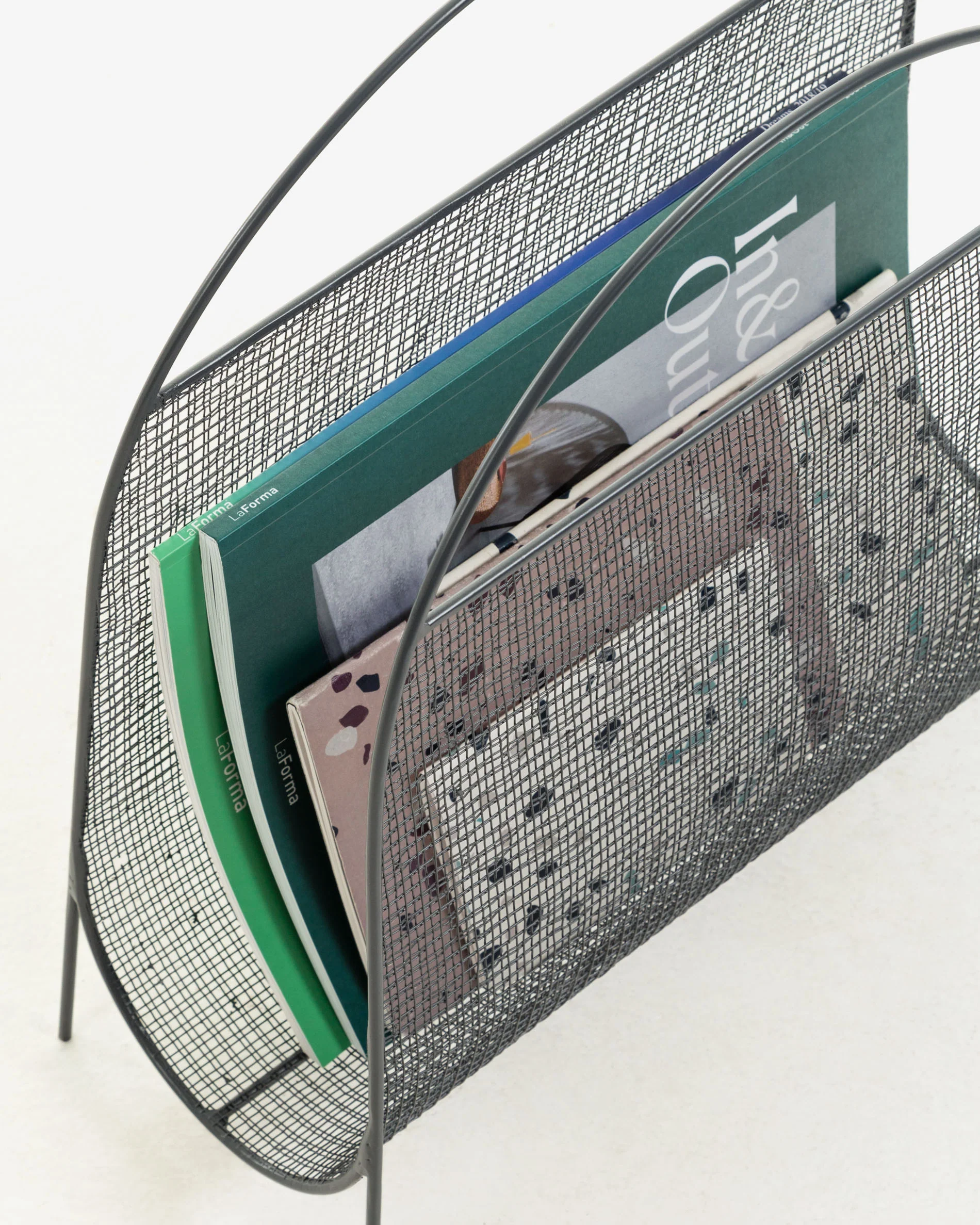Aviva magazine holder - Image 3