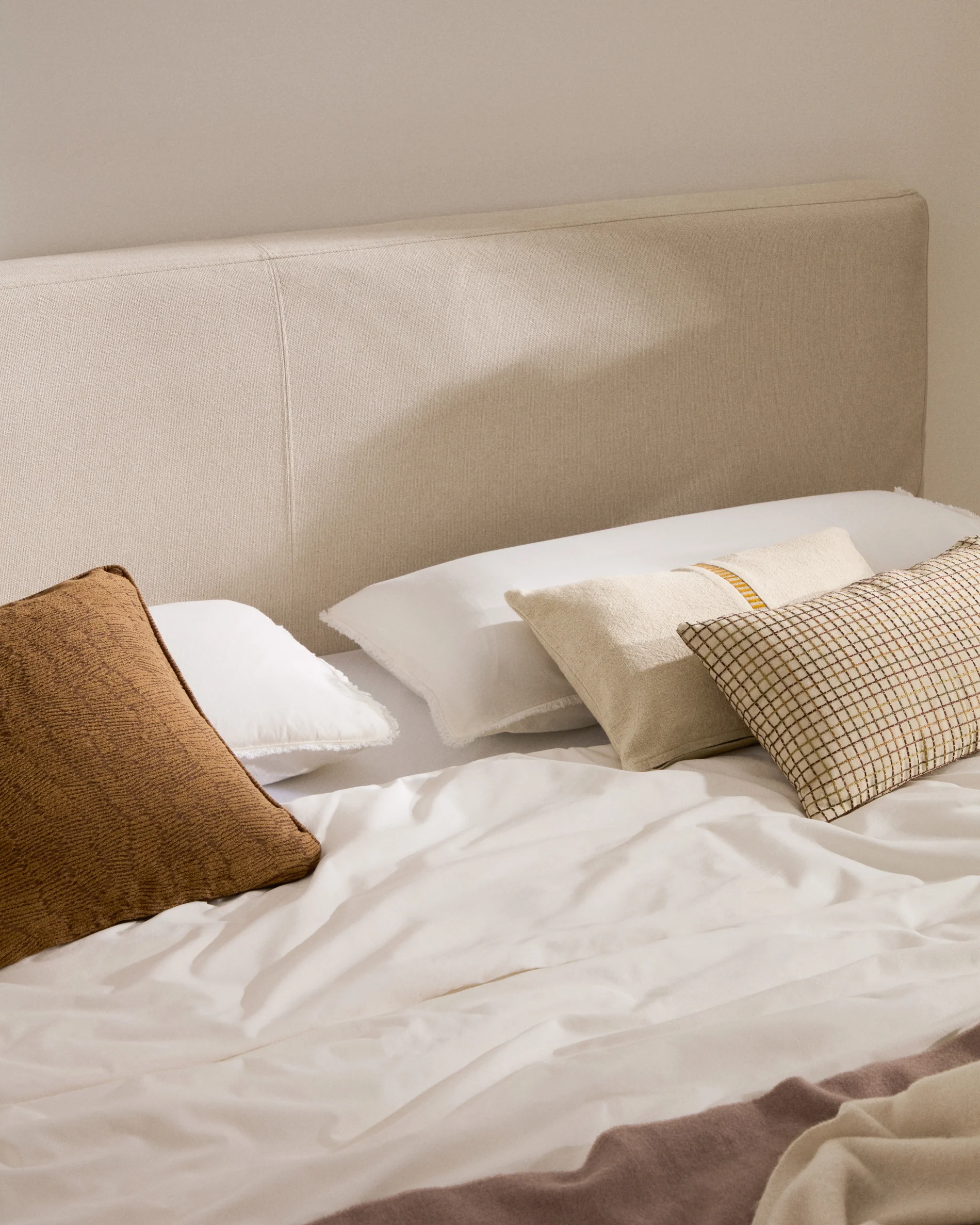 Ecru Blok bed with removable covers for 180 x 200 cm mattress FSC Mix Credit - Image 4