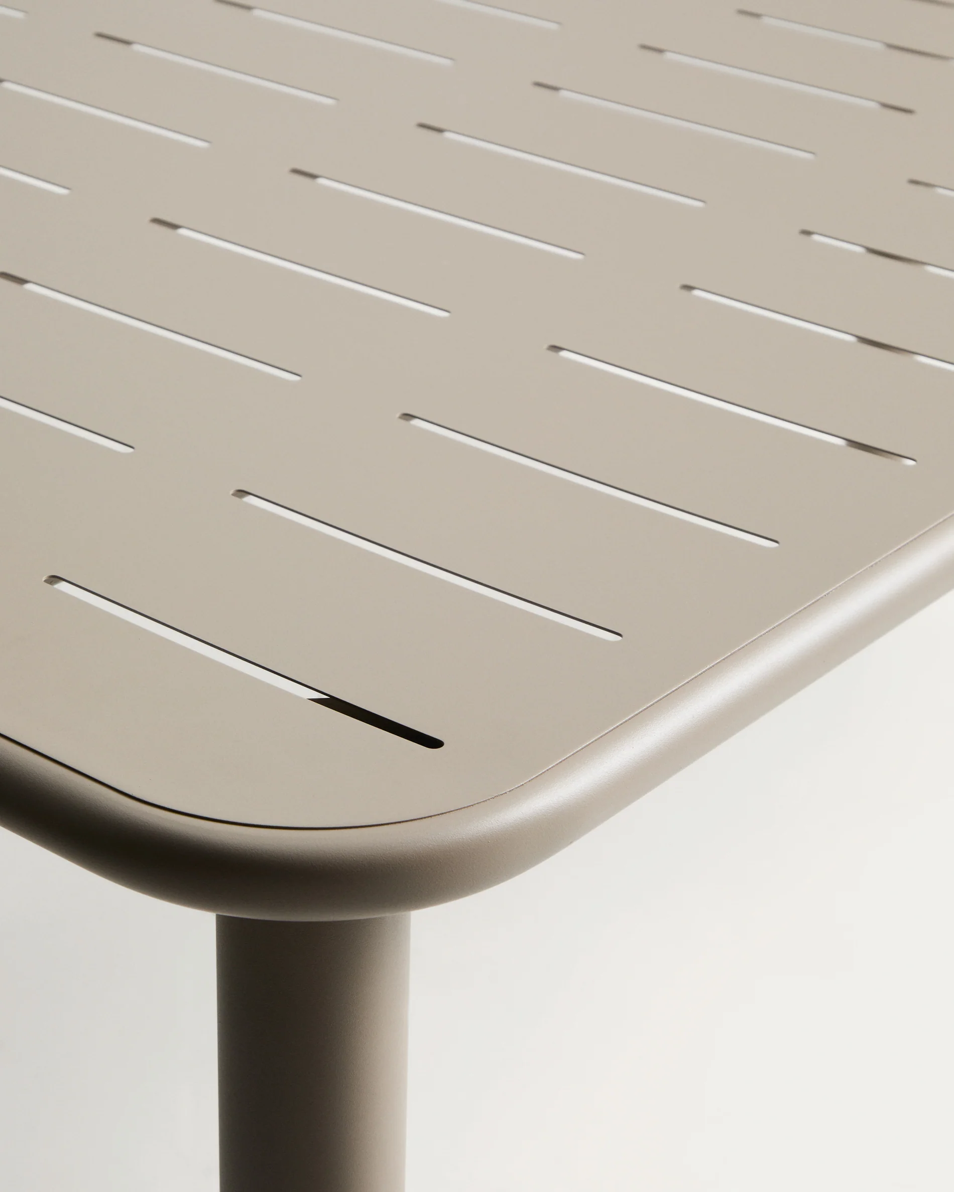 Brai outdoor table in taupe galvanised steel 180 x 90cm - Image 3