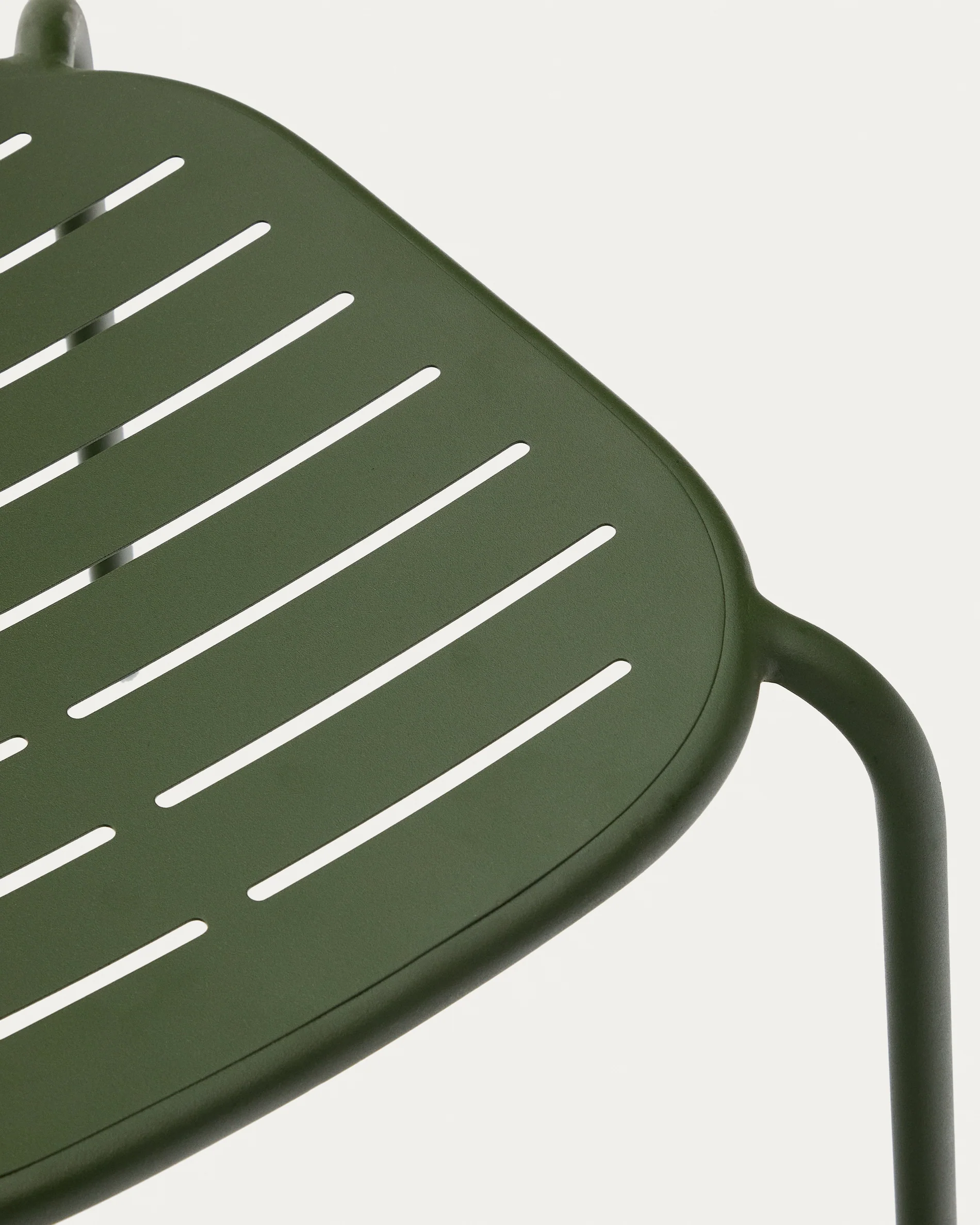 Brai stackable outdoor chair in green galvanised steel - Image 5