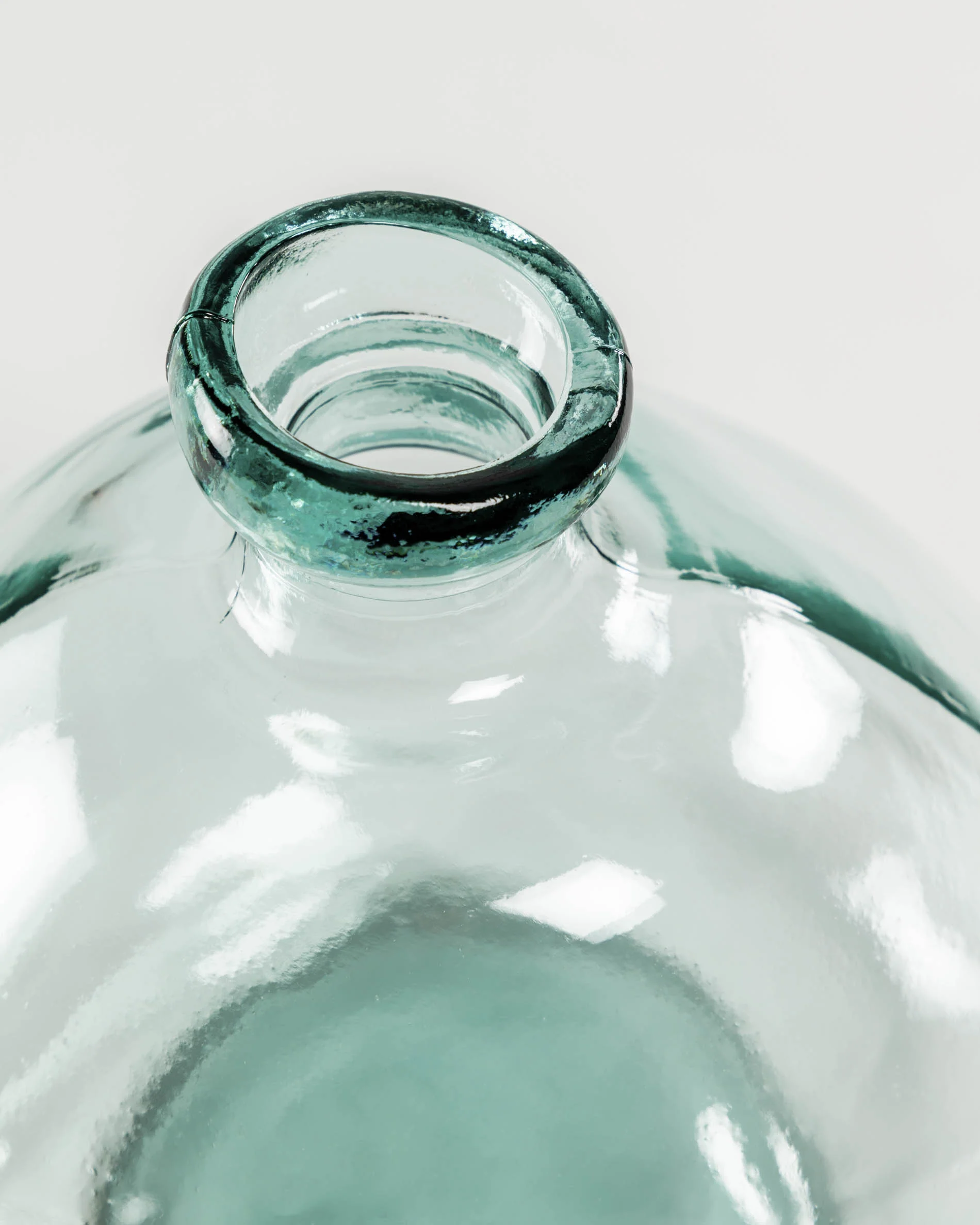 Brenna vase in 100% recycled transparent glass, 33 cm - Image 3