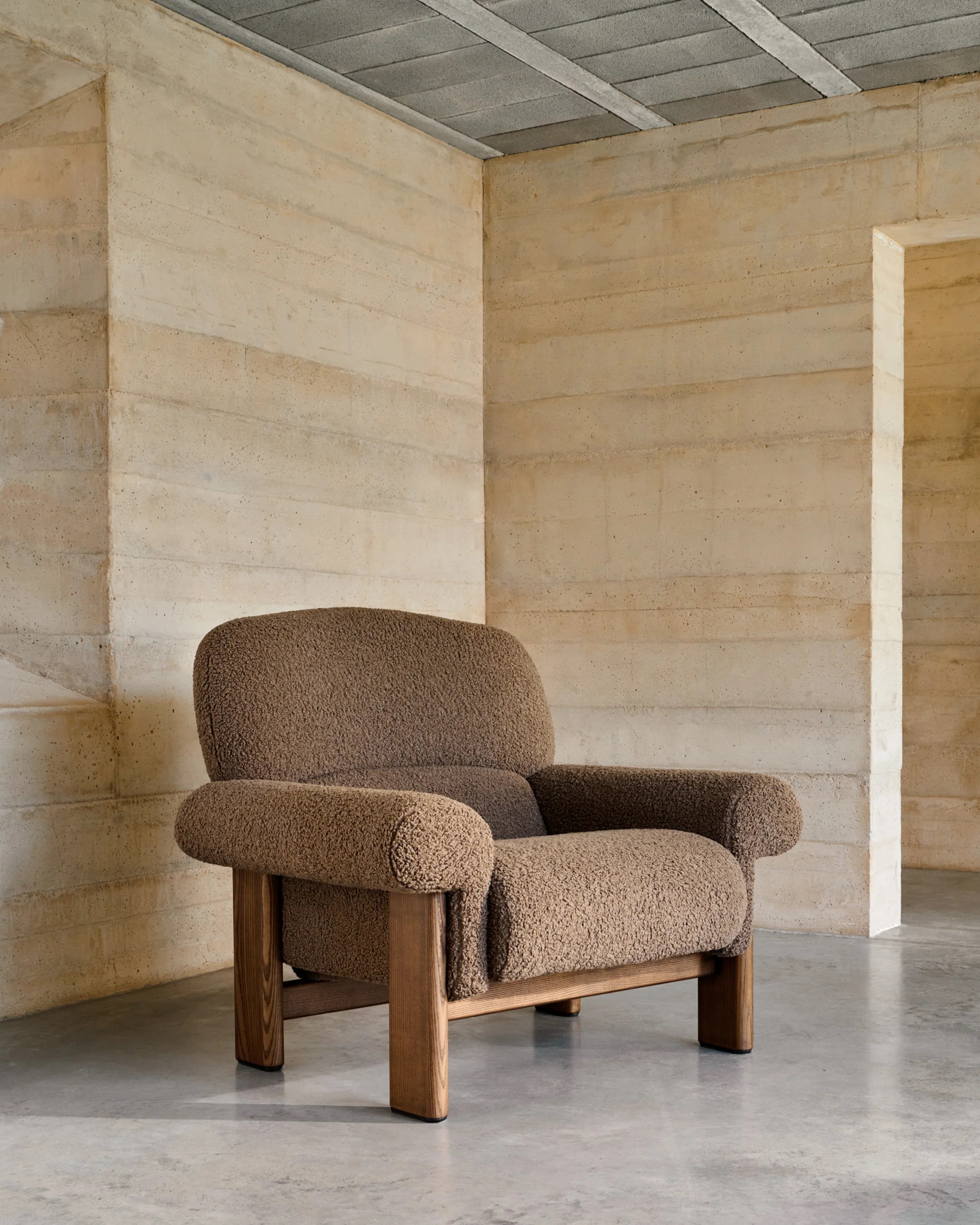Nema armchair in taupe bouclé with solid ash wood legs in a walnut finish FSC 100% - Image 2