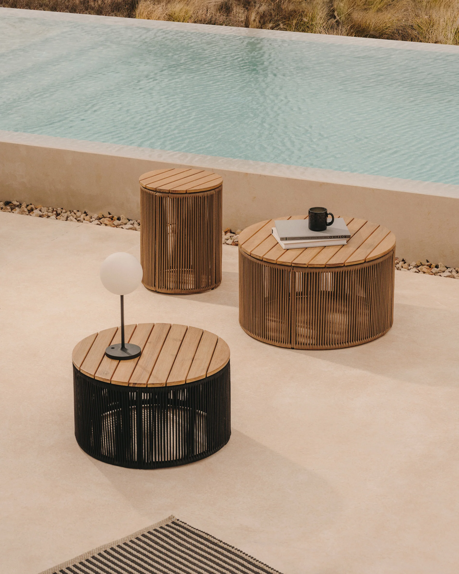 Dandara coffee table made of steel, black cord and solid acacia wood, Ø60 cm FSC 100% - Image 4