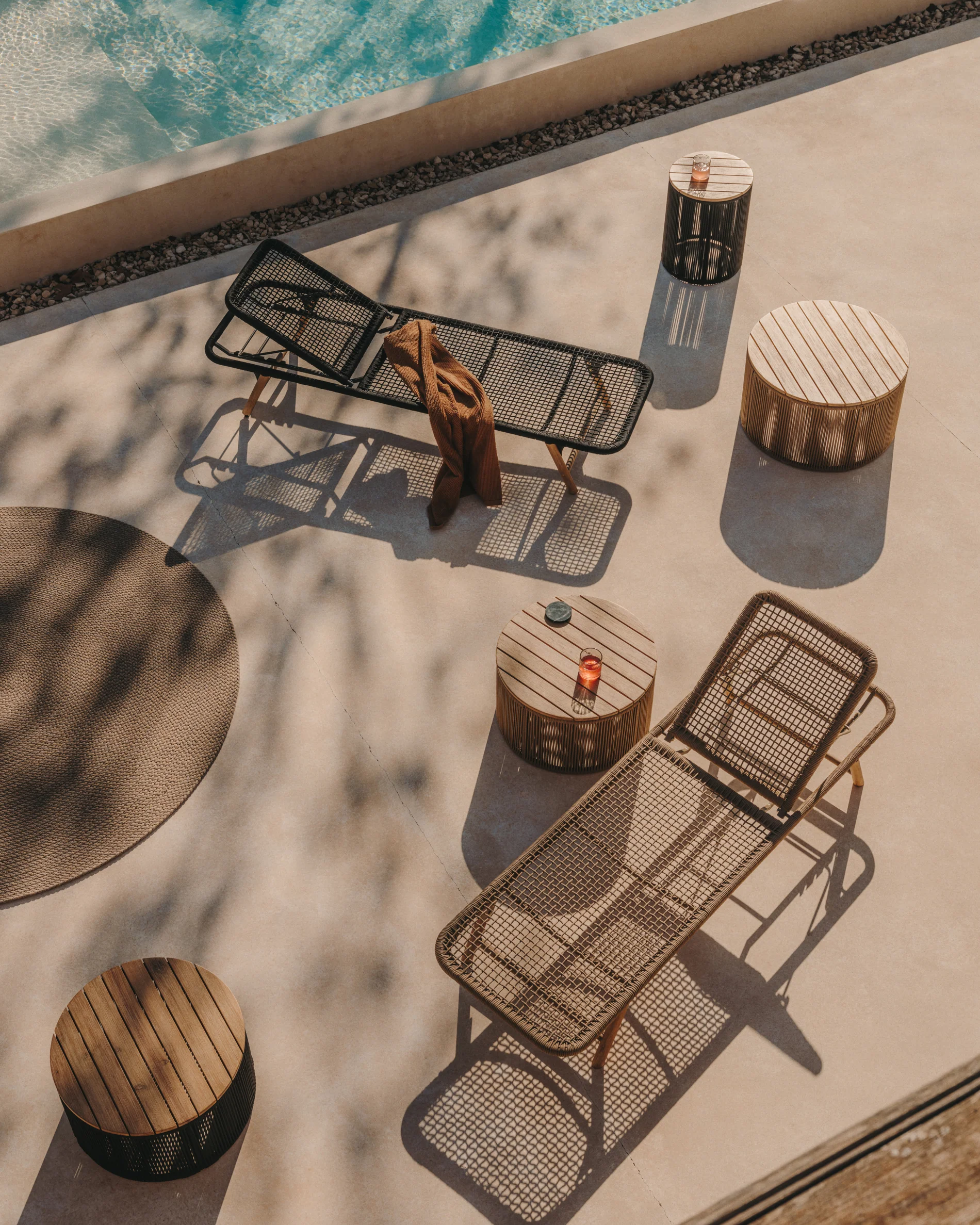 Dandara sun lounger with steel structure, black cord and solid acacia wood legs FSC 100% - Image 4
