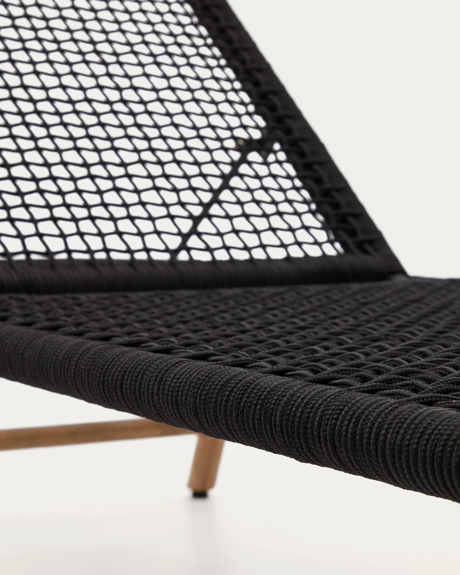 Dandara sun lounger with steel structure, black cord and solid acacia wood legs FSC 100% - Image 7