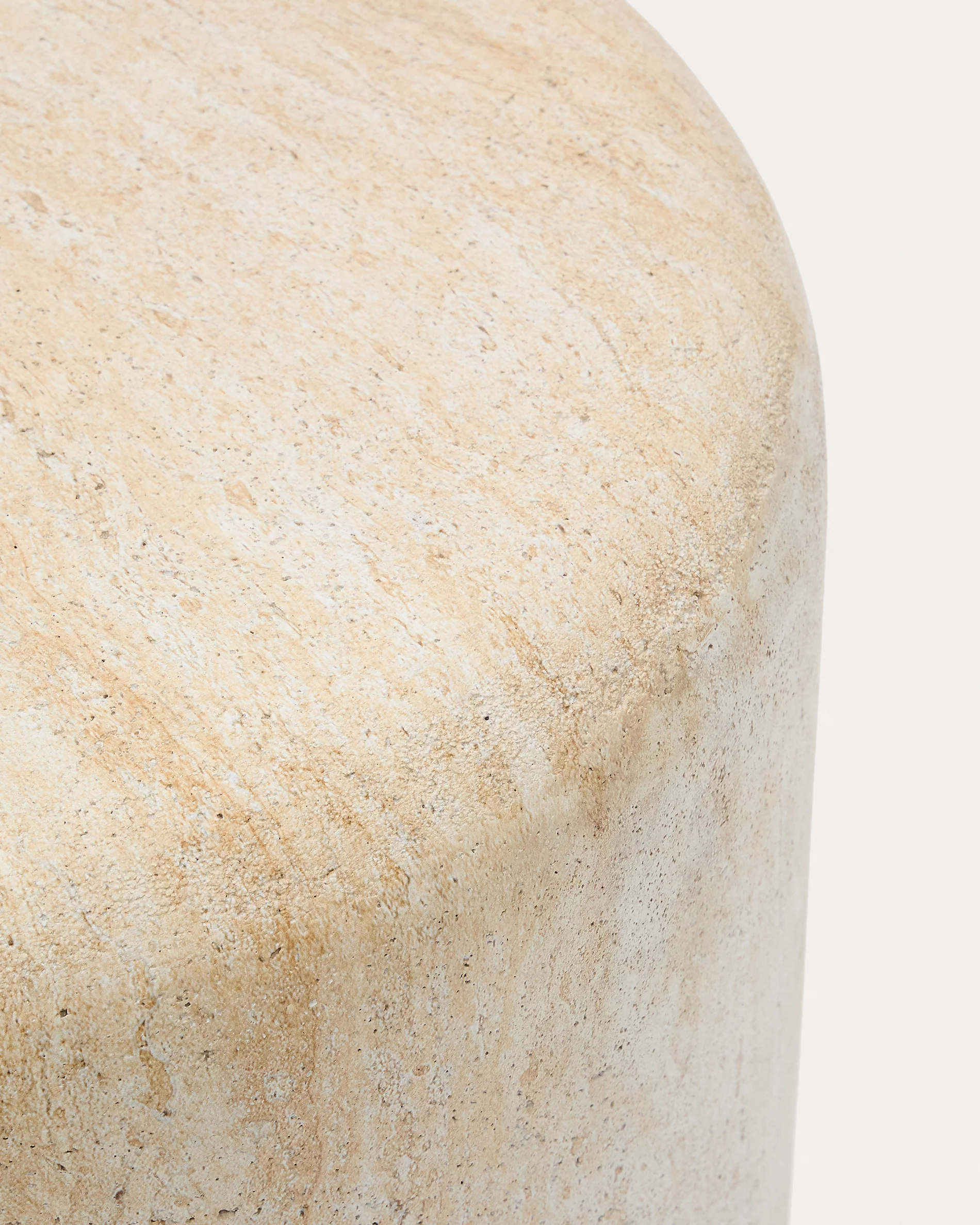 Drasi cement side table with travertine-effect finish Ø60cm - Image 5