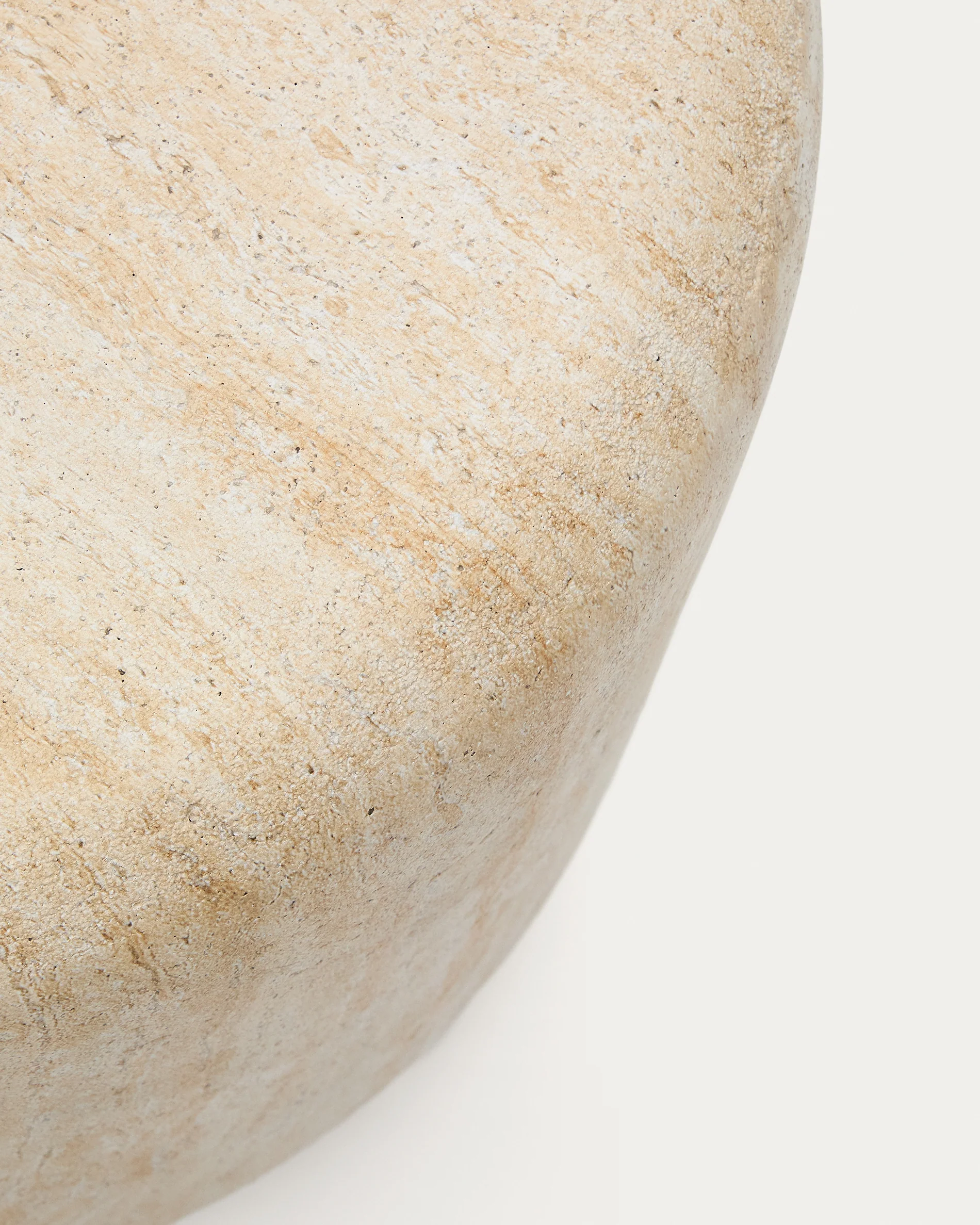 Drasi cement side table with travertine-effect finish Ø60cm - Image 7
