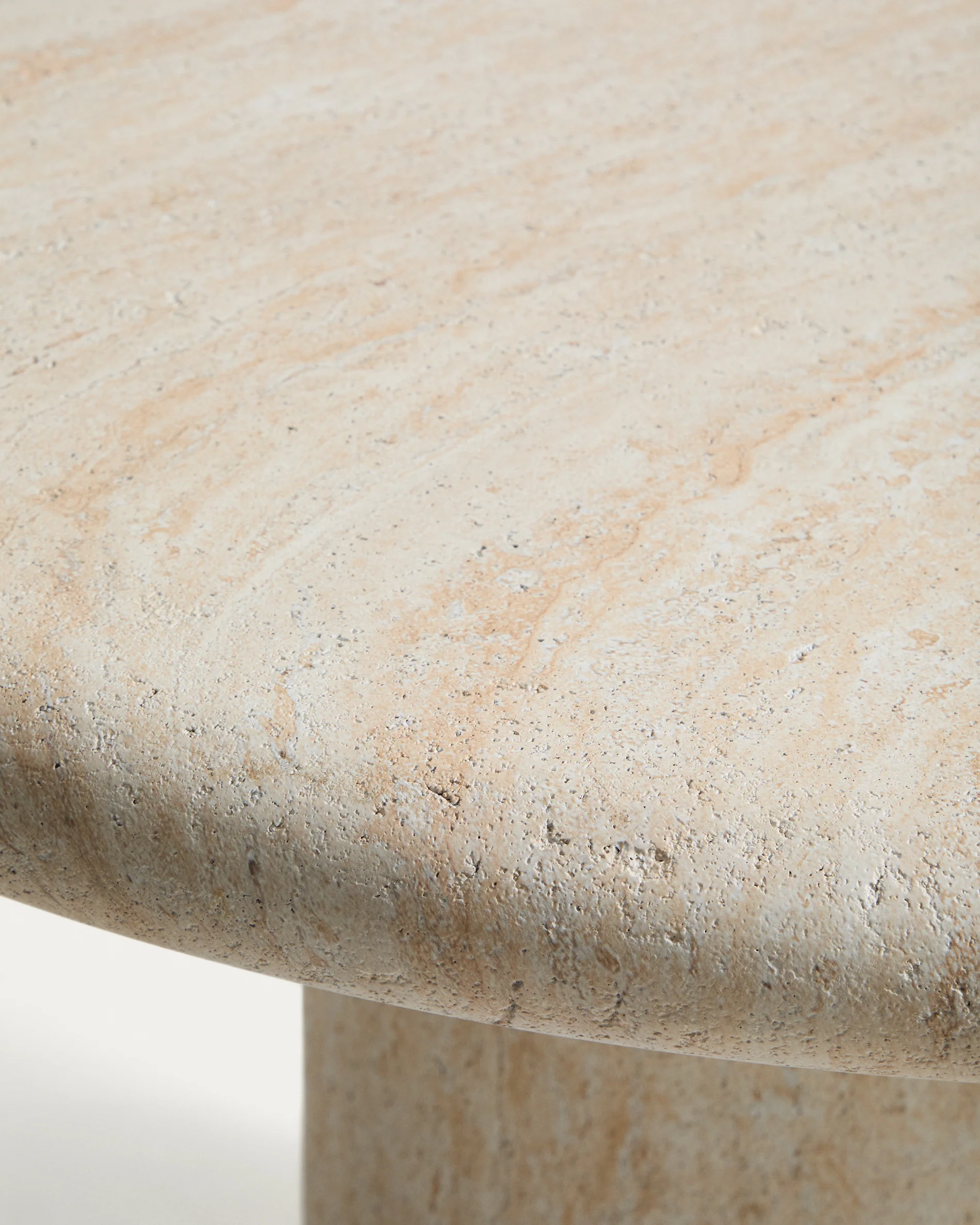 Drasi round concrete table with travertine-effect finish Ø122cm - Image 3