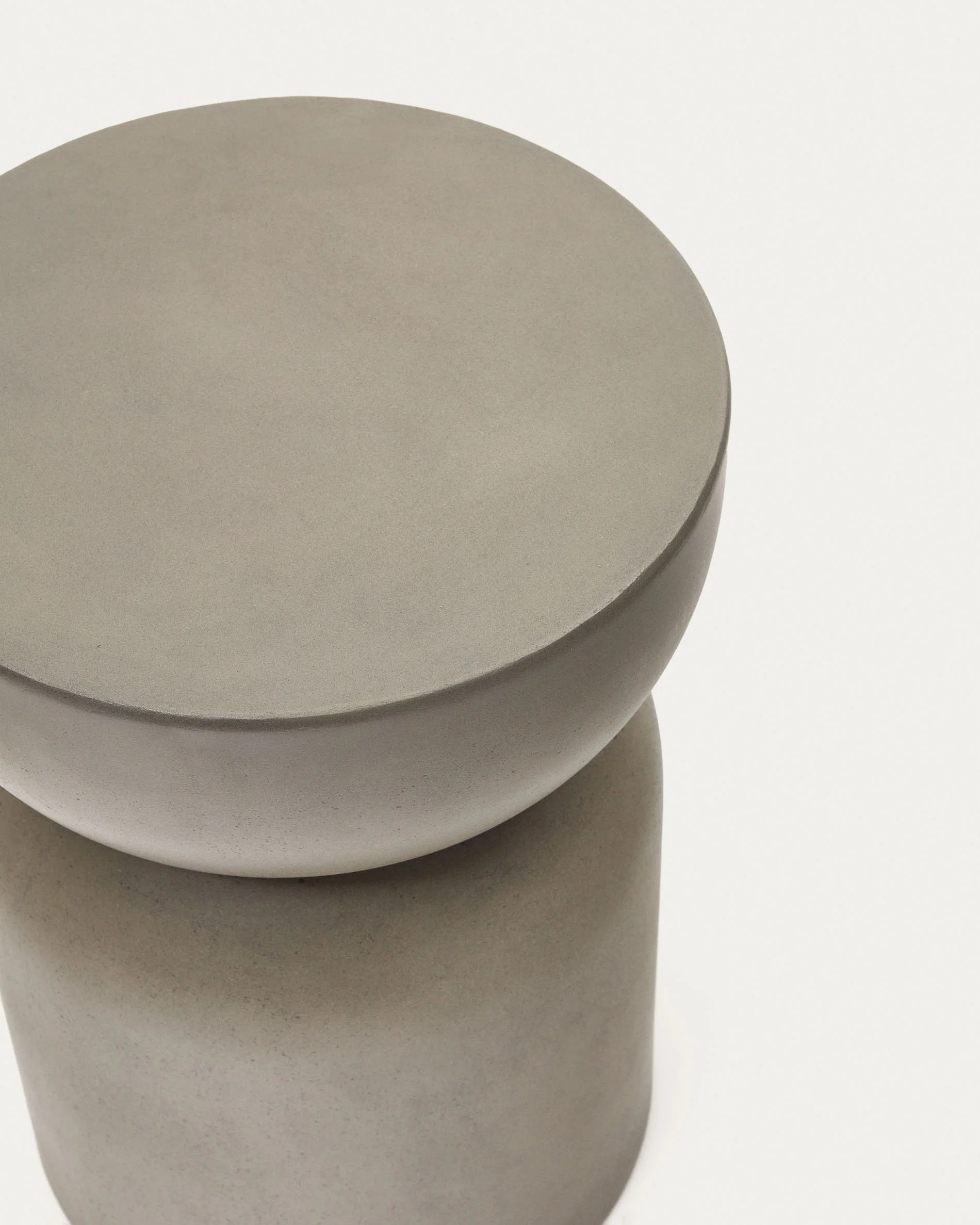 Garbet round cement side table, Ø 32 cm - Image 3