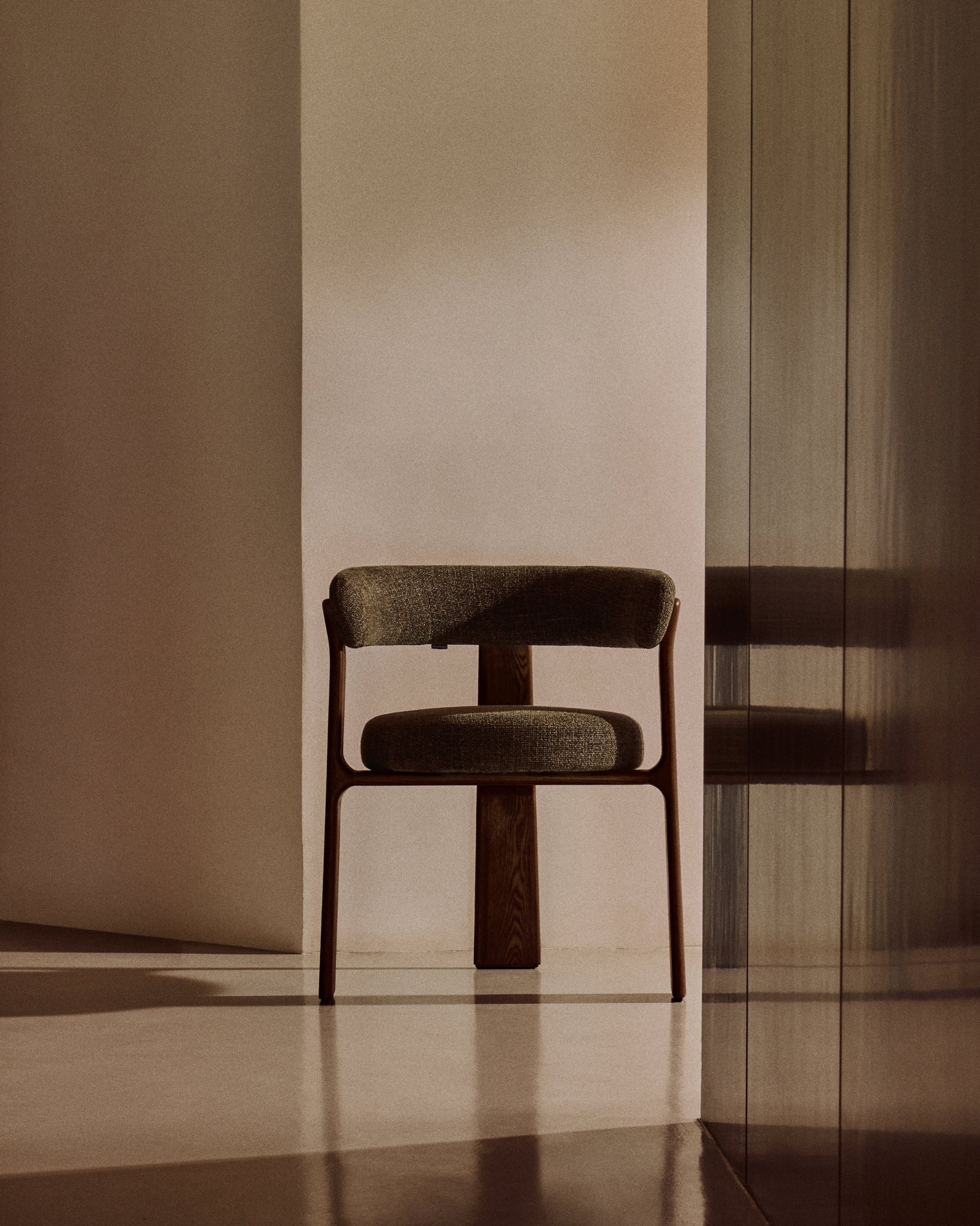 Granite 3-legged chair in green chenille and with solid ash wood in a walnut finish FSC 100% - Image 2
