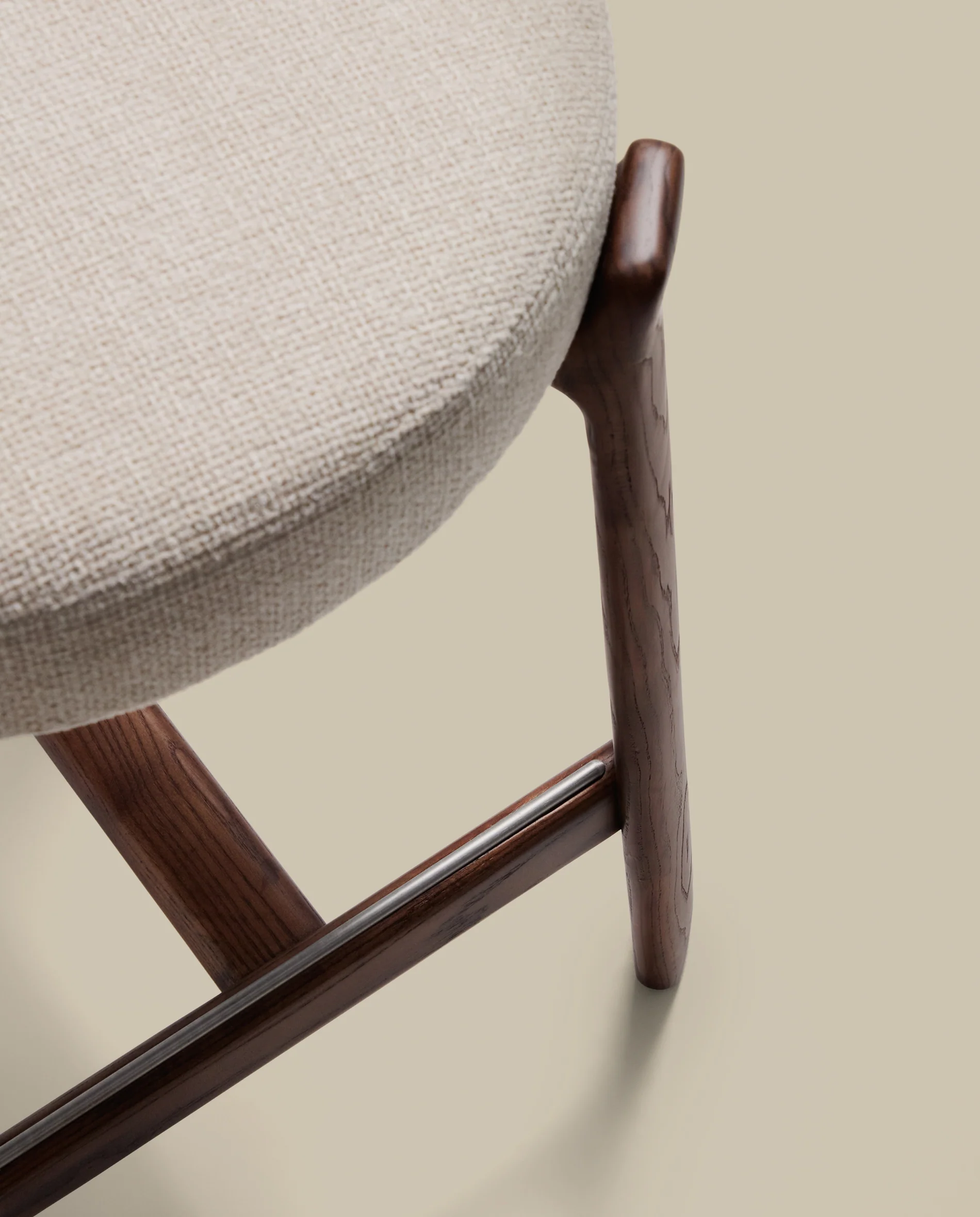 Granite stool in beige chenille and solid ash wood with walnut-coloured finish FSC 100% 65cm - Image 3