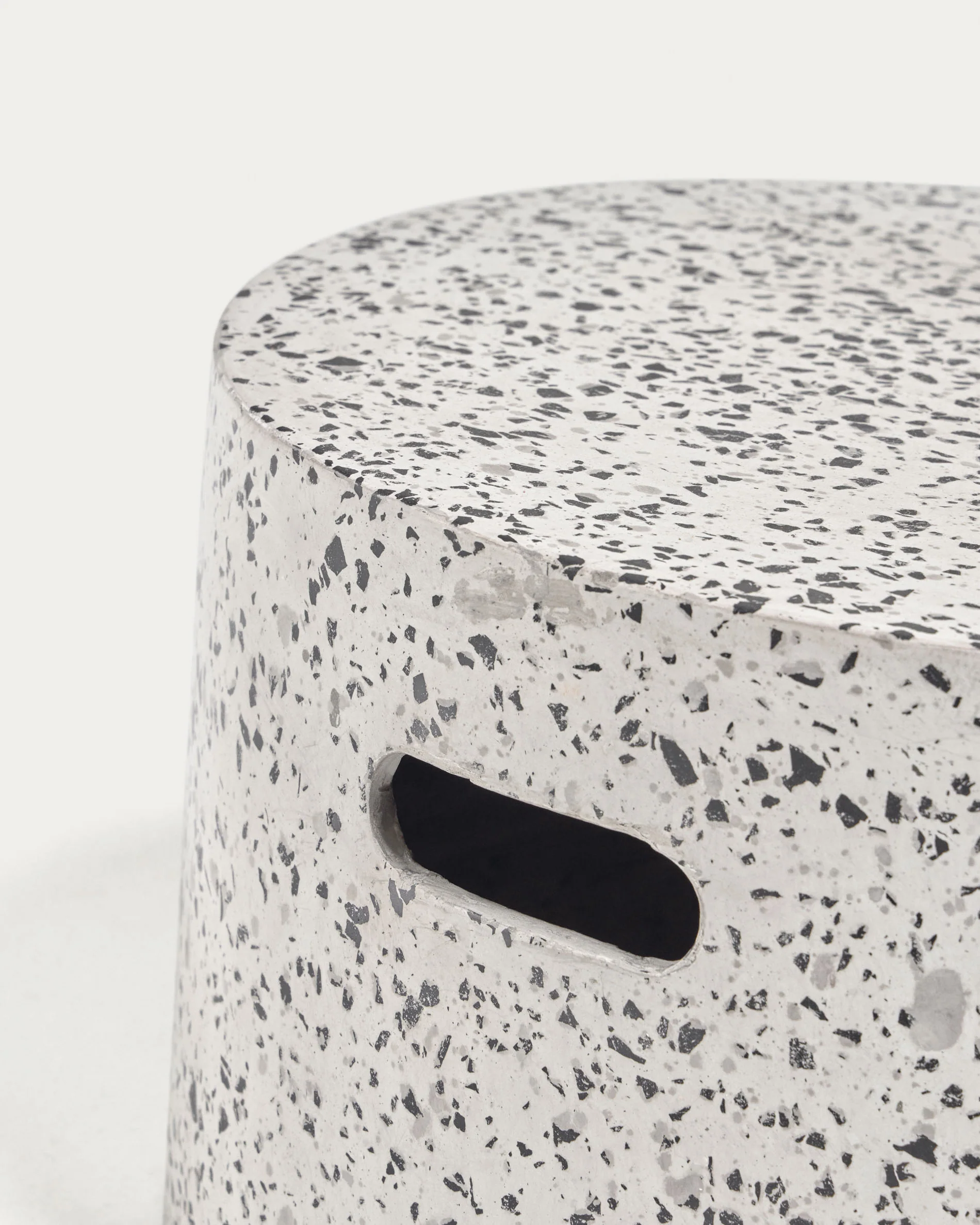 Jenell outdoor terrazzo coffee table in white, Ø 52 cm - Image 3