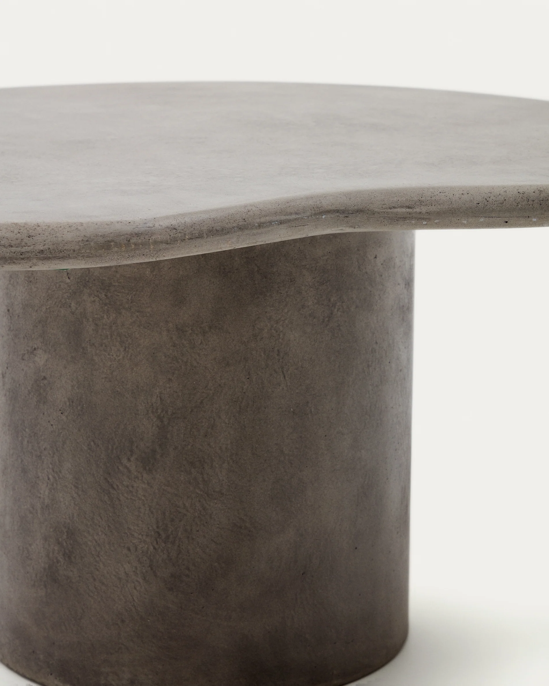 Macarella cement coffee table, 83 x 77 cm - Image 5