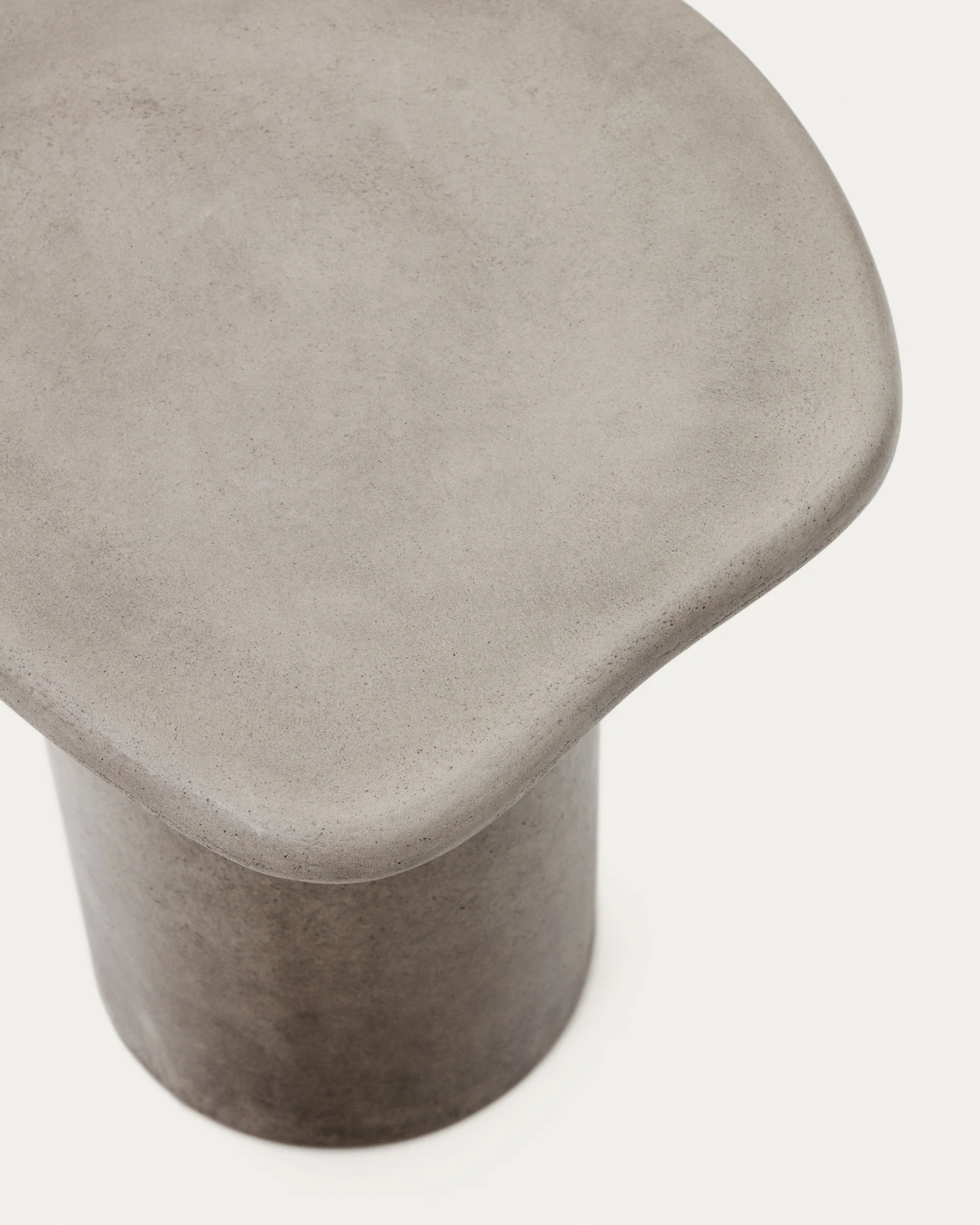 Macarella cement side table, 48 x 47 cm - Image 3