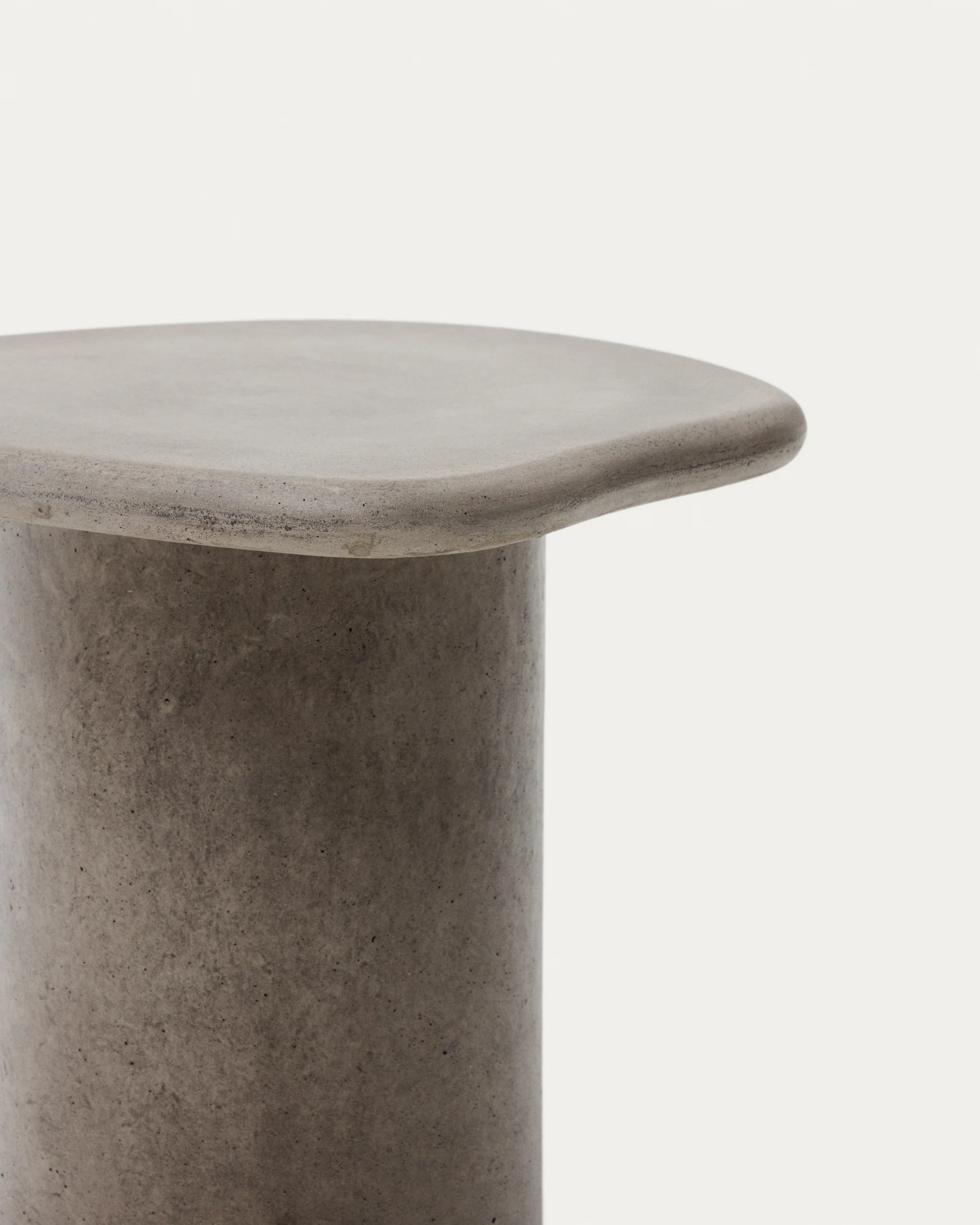Macarella cement side table, 48 x 47 cm - Image 5