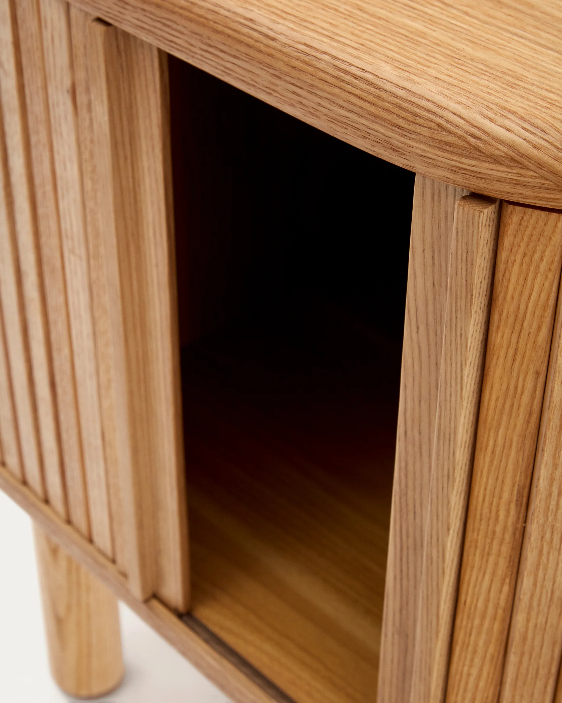 Mailen bedside table in ash veneer with a natural finish 50 x 55 cm - Image 3