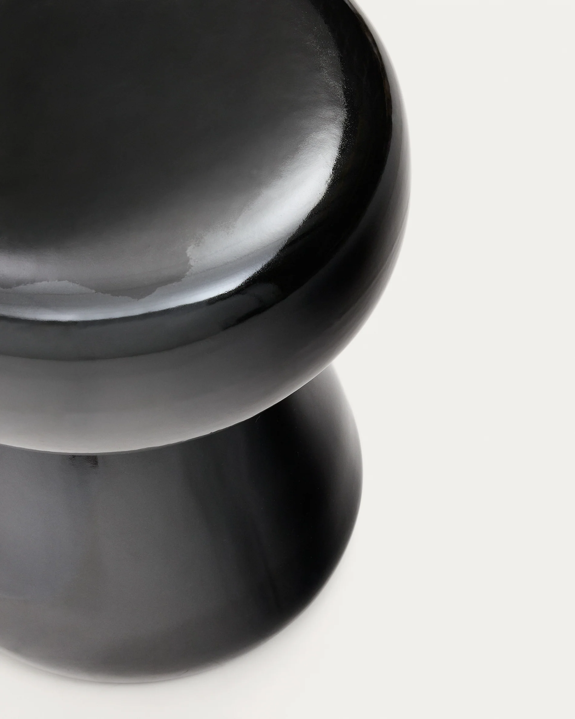 Manya black ceramic side table, Ø 38 cm - Image 3