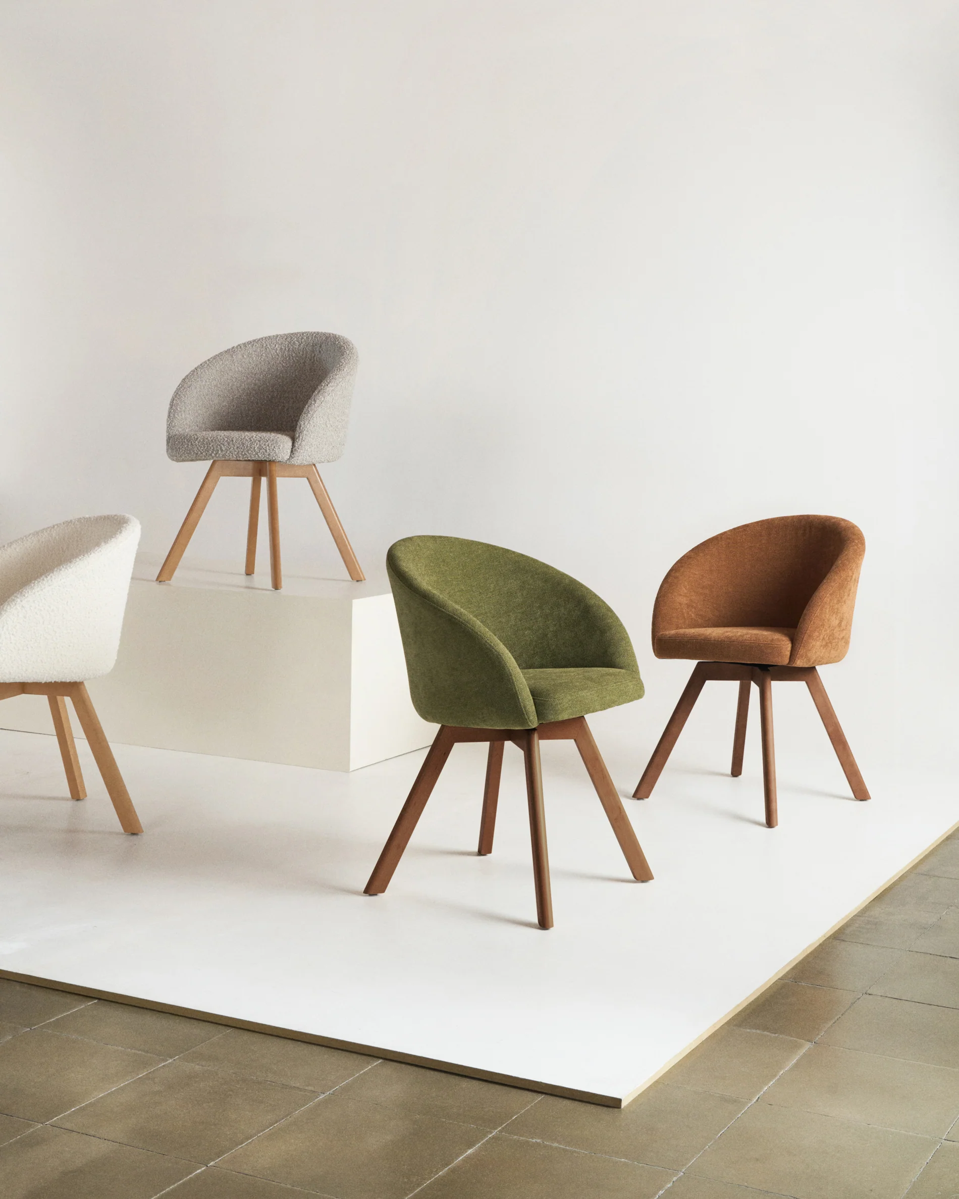 Marvin green chenille swivel chair with solid beech wood legs with a walnut finish FSC 100% - Image 6