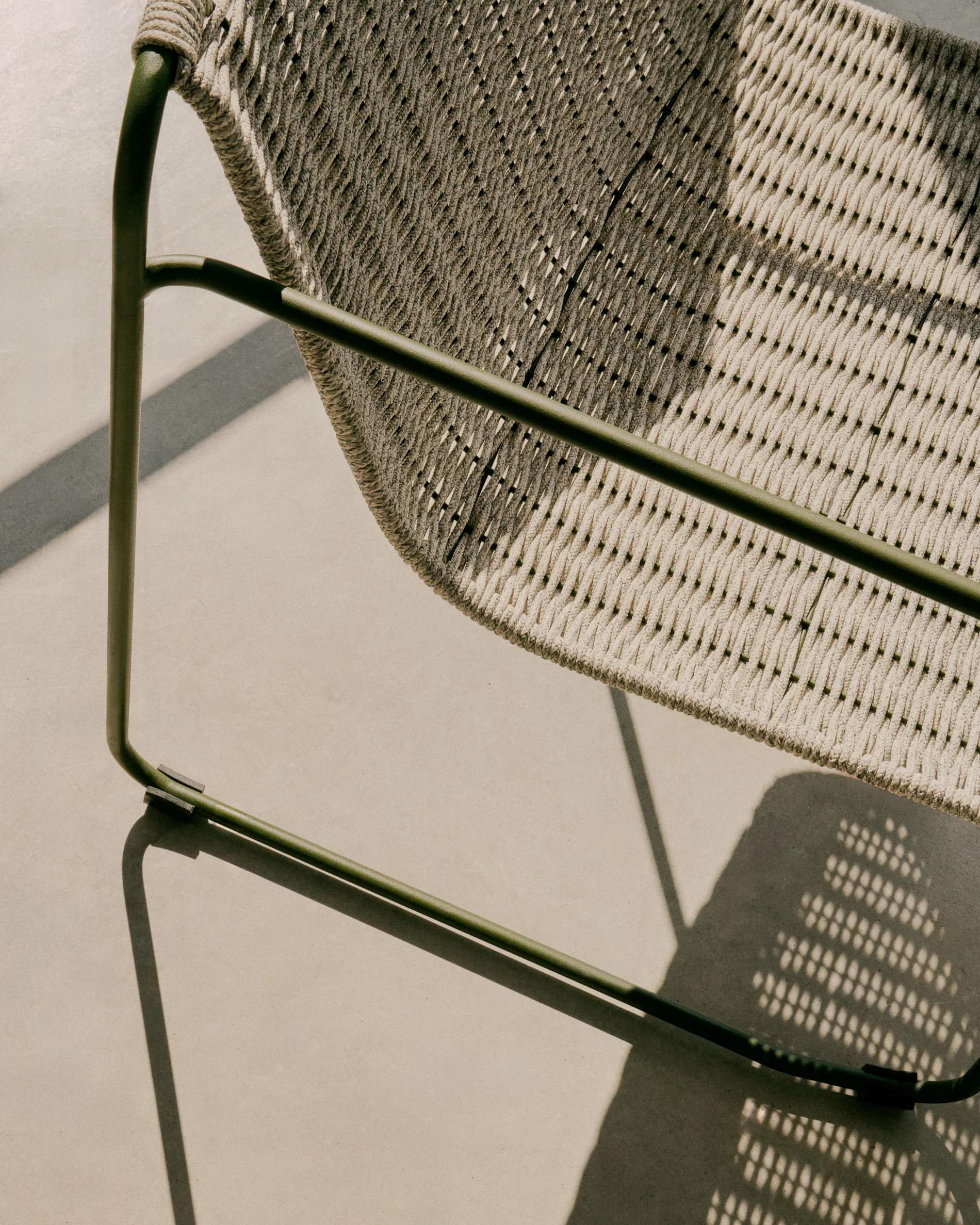 Maurina stackable armchair in green galvanised steel and ecru and grey rope cord - Image 4
