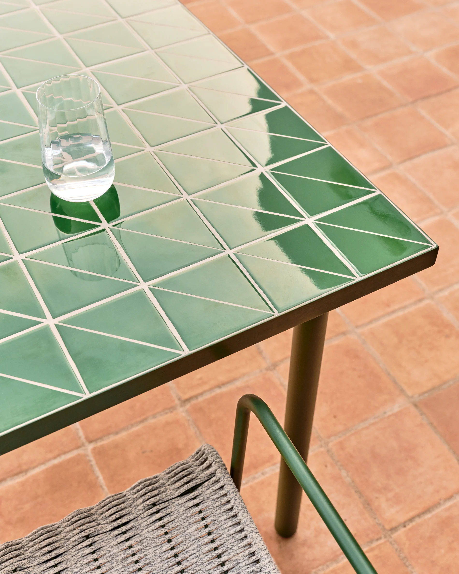 Maurina outdoor table in green galvanised steel with green tiles 182 x 91cm - Image 4