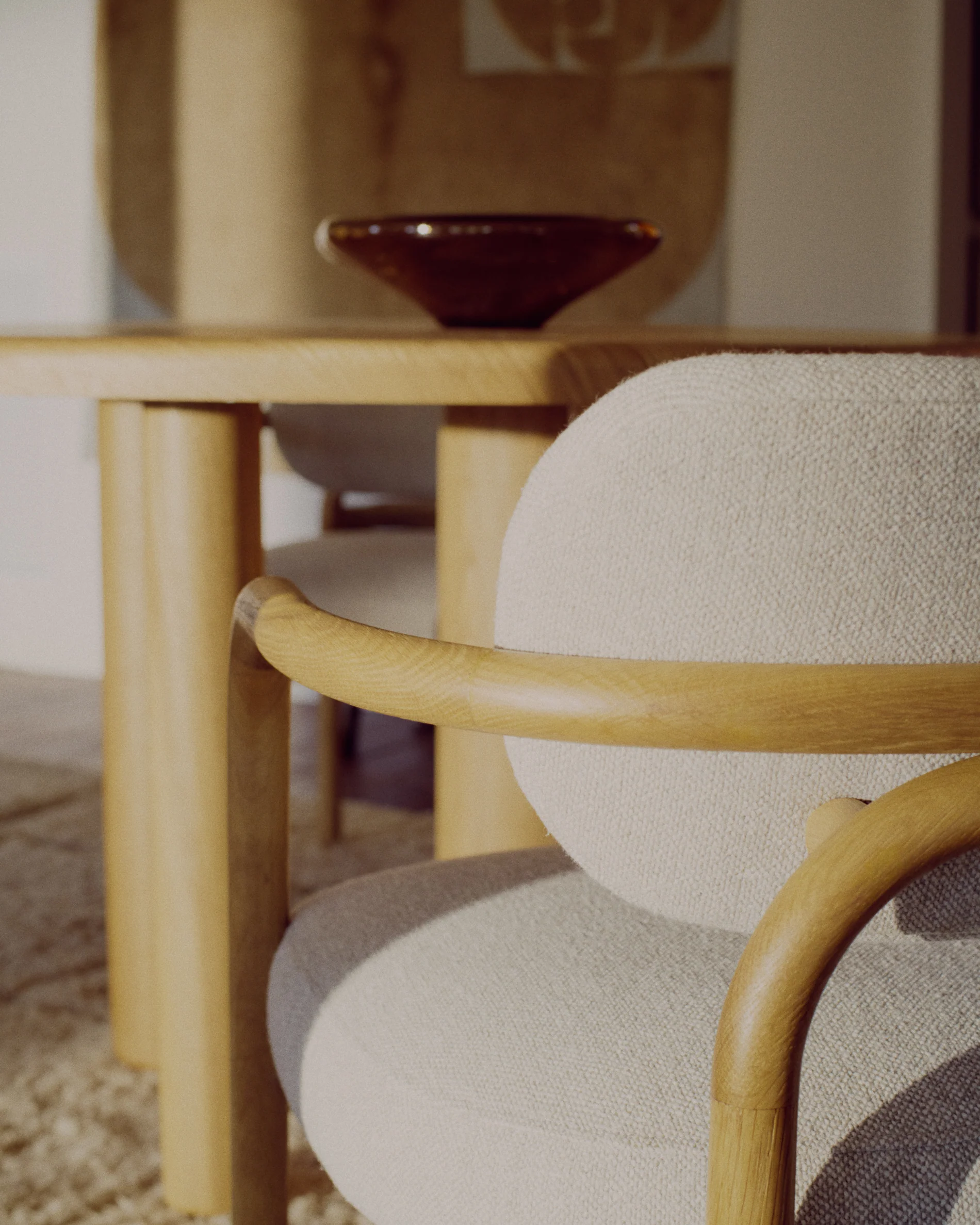 Melqui beige chair in solid oak wood a natural finish - Image 4