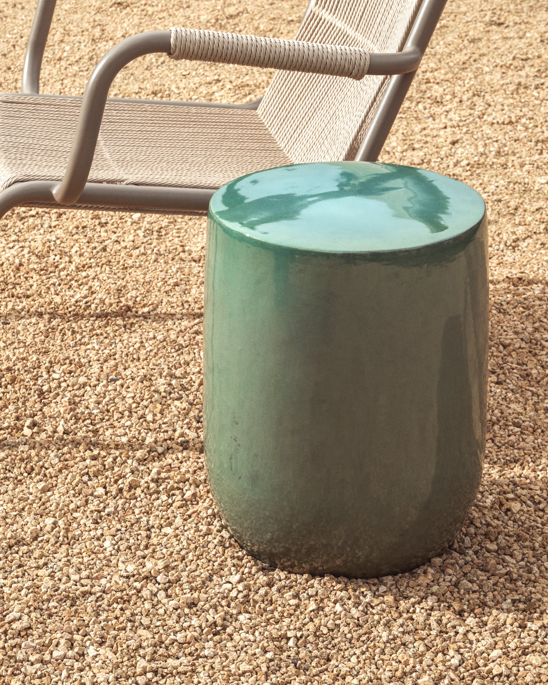 Mesquida outdoor side table in ceramic with glazed turquoise finish Ø 35cm - Image 2