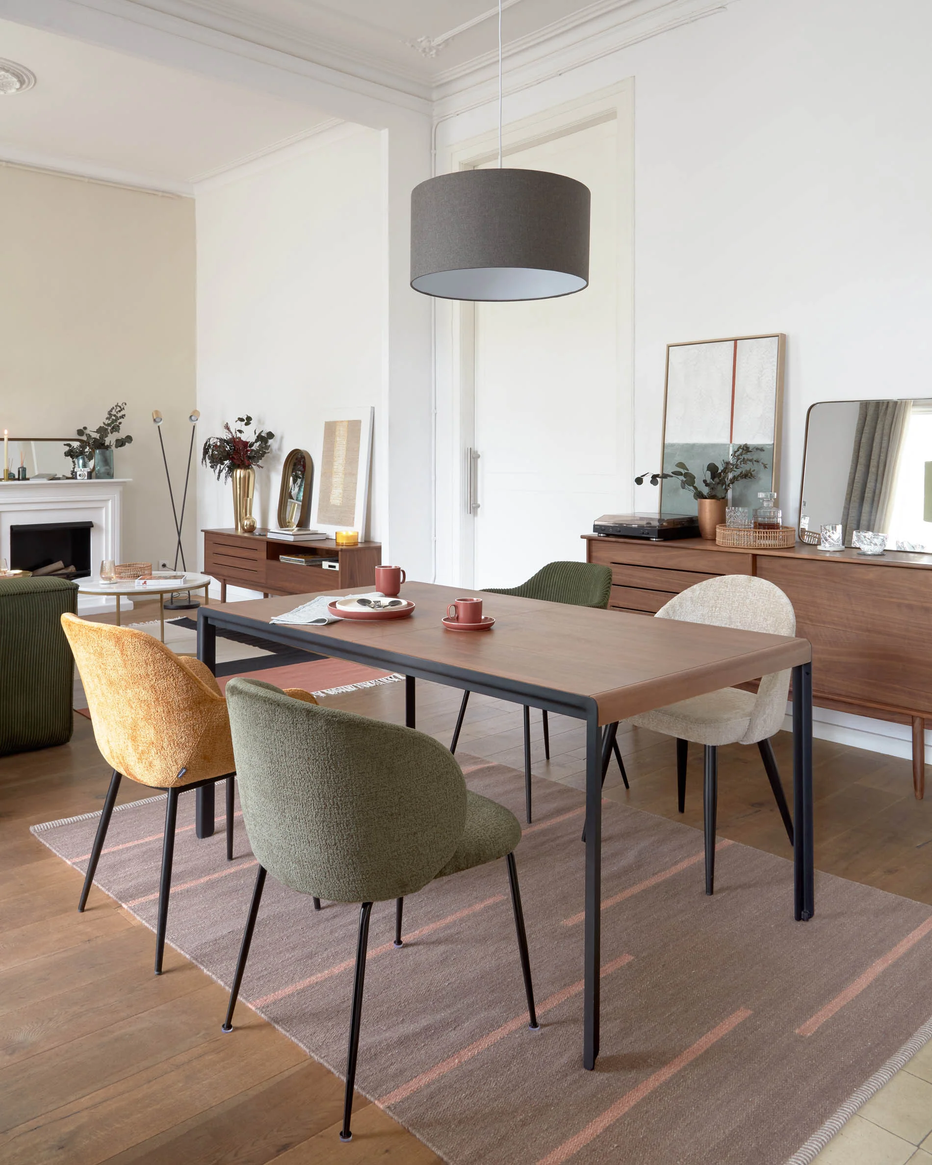Minna chenille chair in green with steel legs in a black finish - Image 7