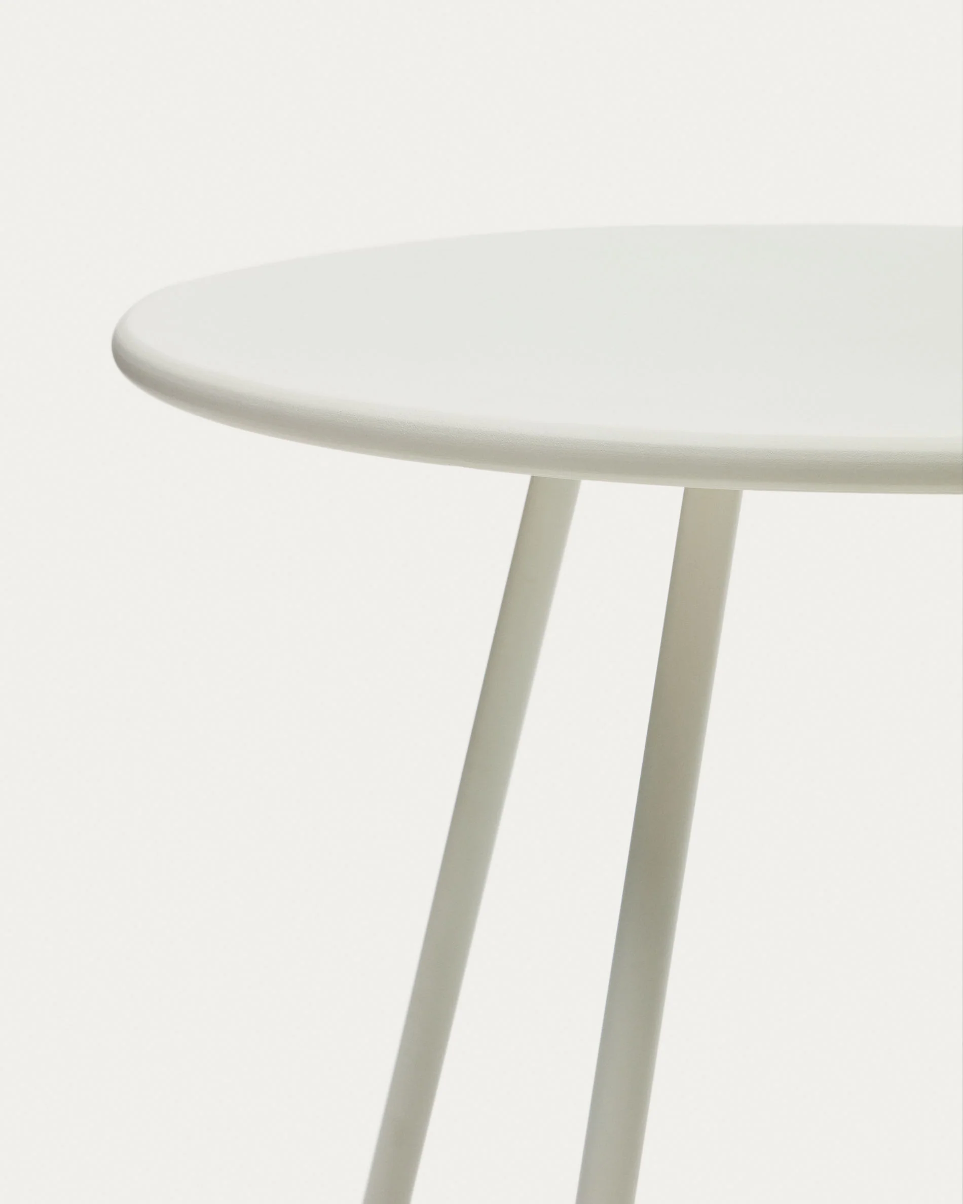 Montjoi round outdoor table in steel with a white finish, Ø 70 cm - Image 5