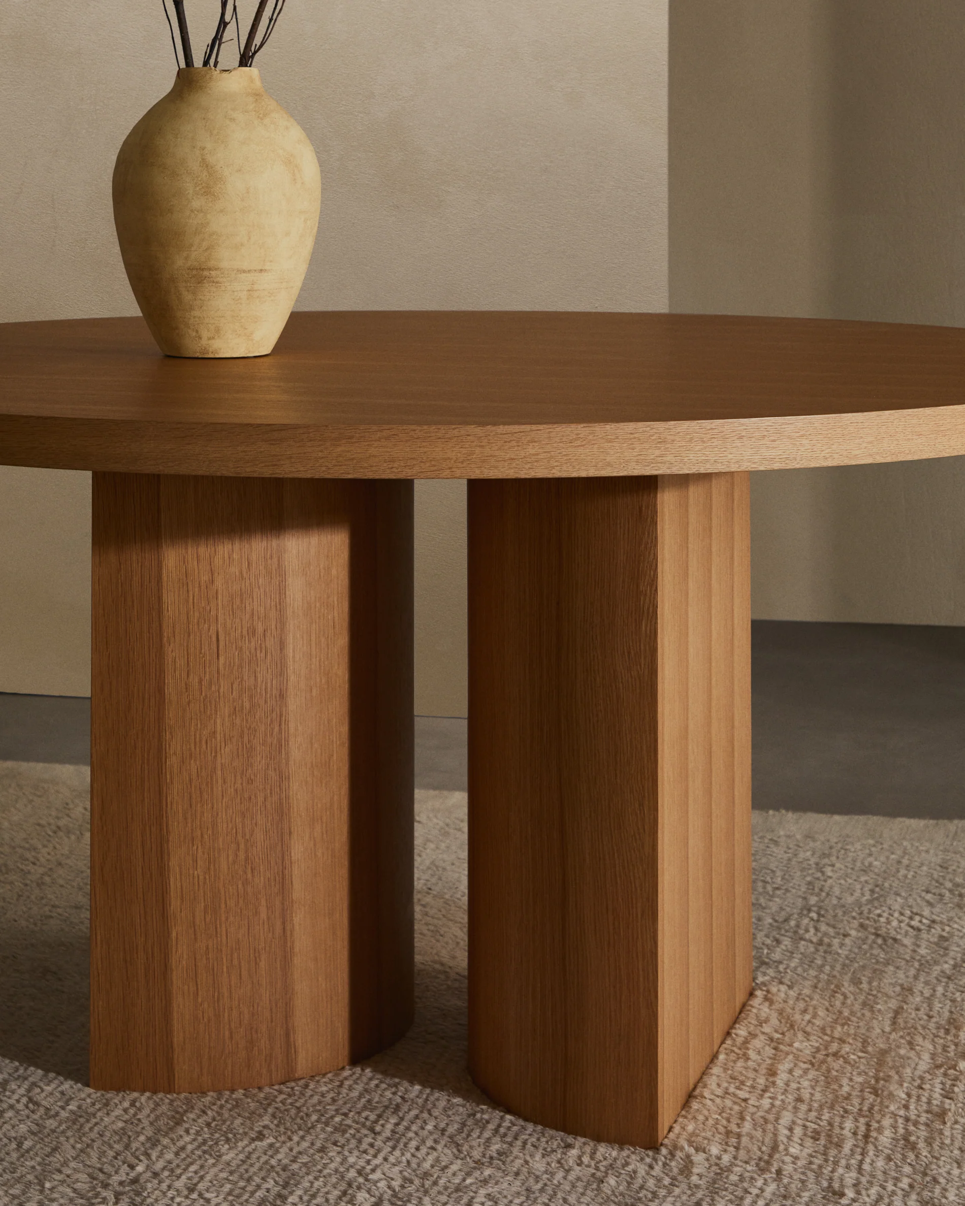 Nealy round table with an oak veneer in a natural finish, Ø 150 cm - Image 4