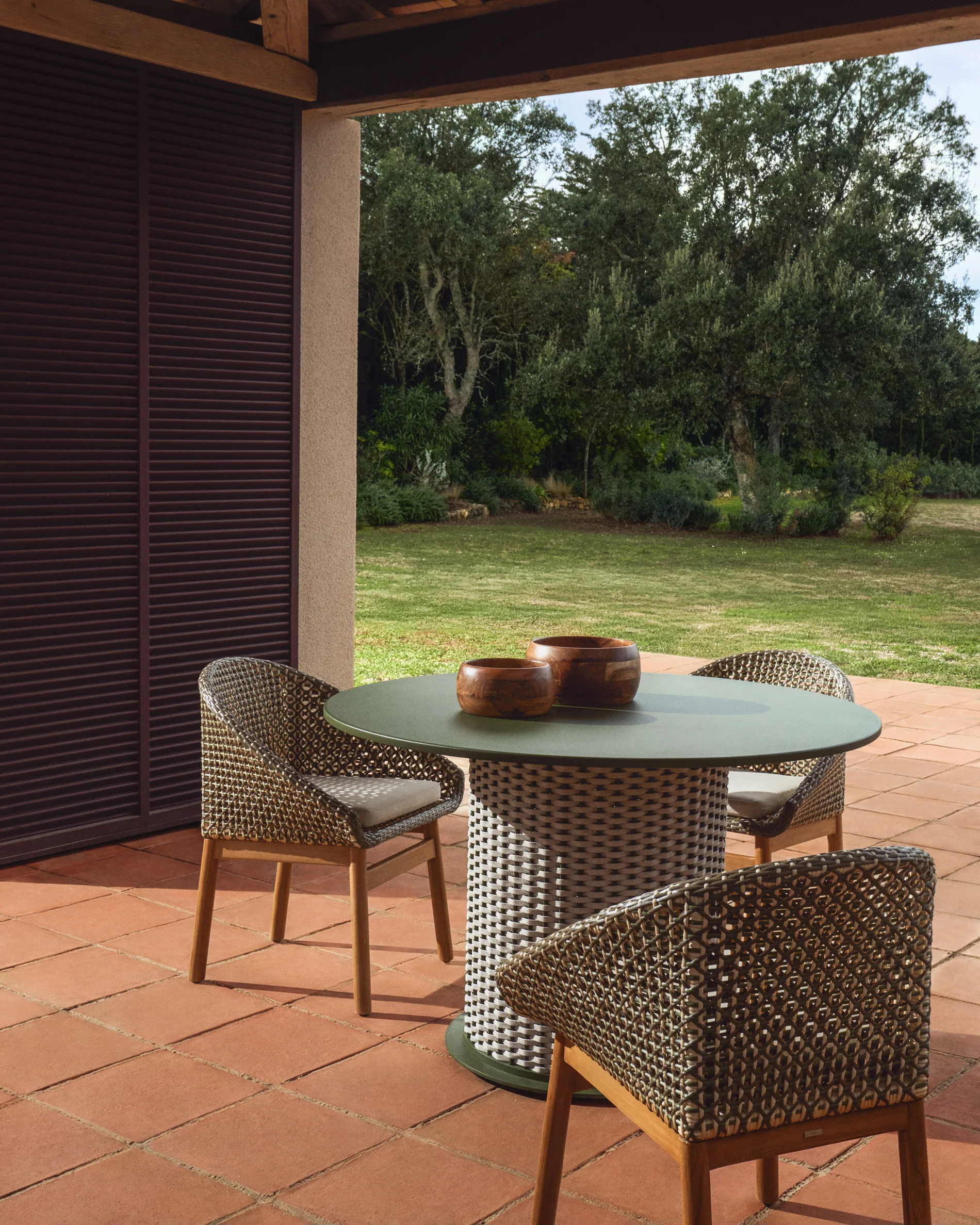 Olbia chair in synthetic rattan and FSC 100% solid teak wood - Image 4