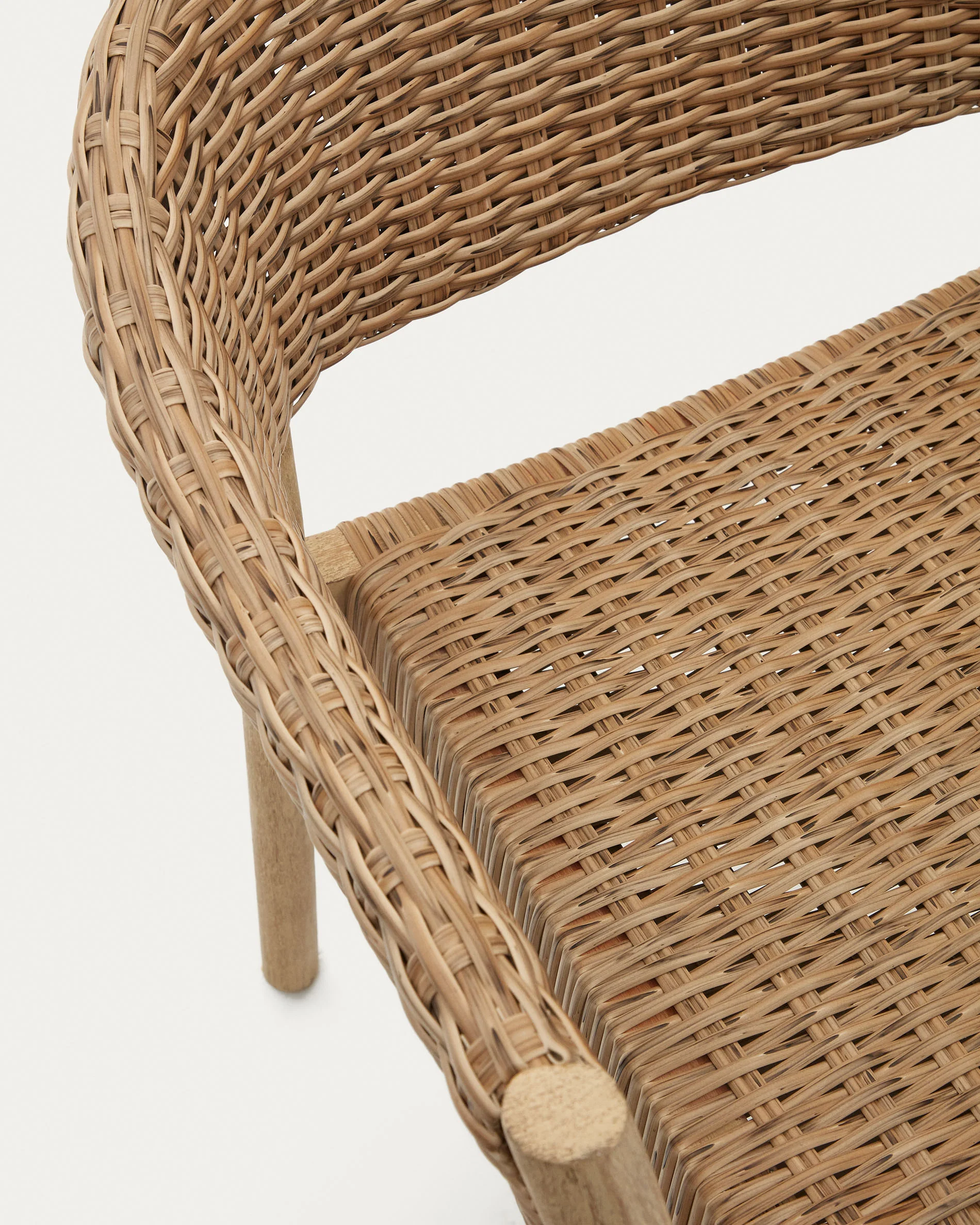 Pola stackable outdoor chair in FSC 100% solid eucalyptus wood and faux rattan with natural finish - Image 10