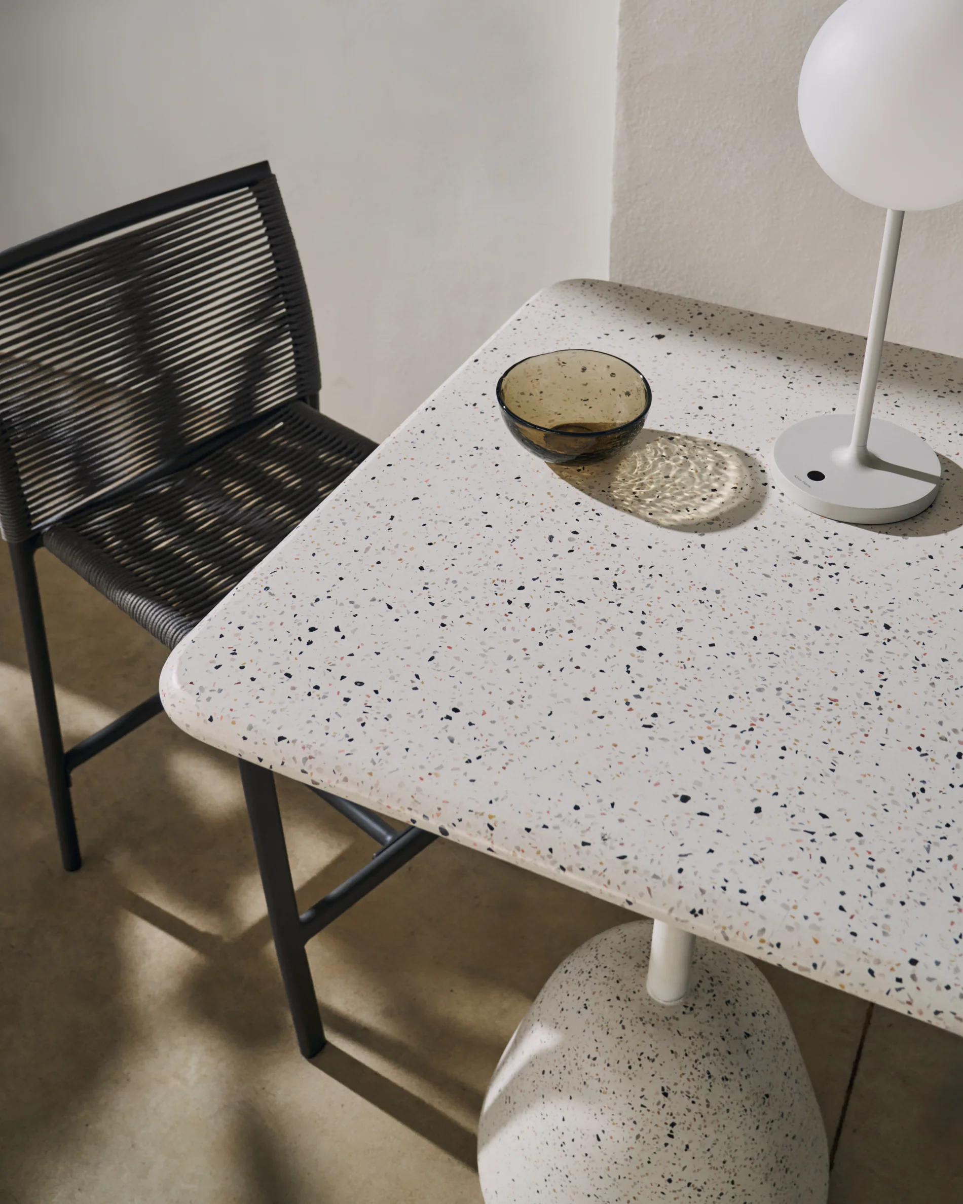 Saura high bar table in white terrazzo with a white terrazzo top, 95 x 70 x 70 cm - Image 7