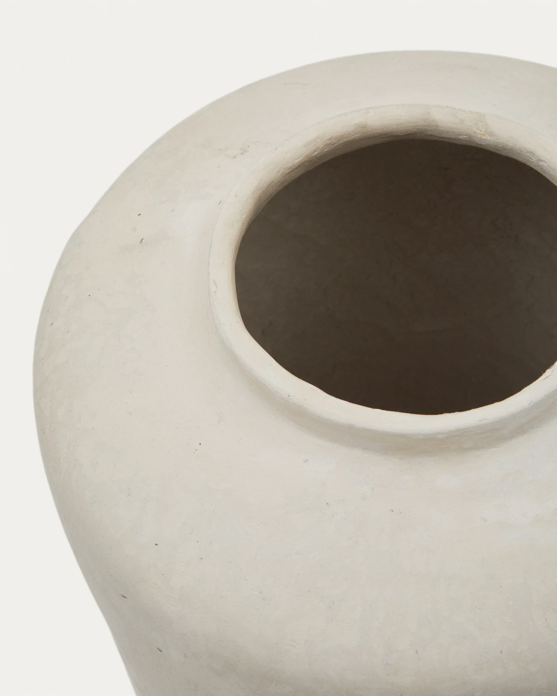 Serina papier mâché vase in white 34 cm - Image 4