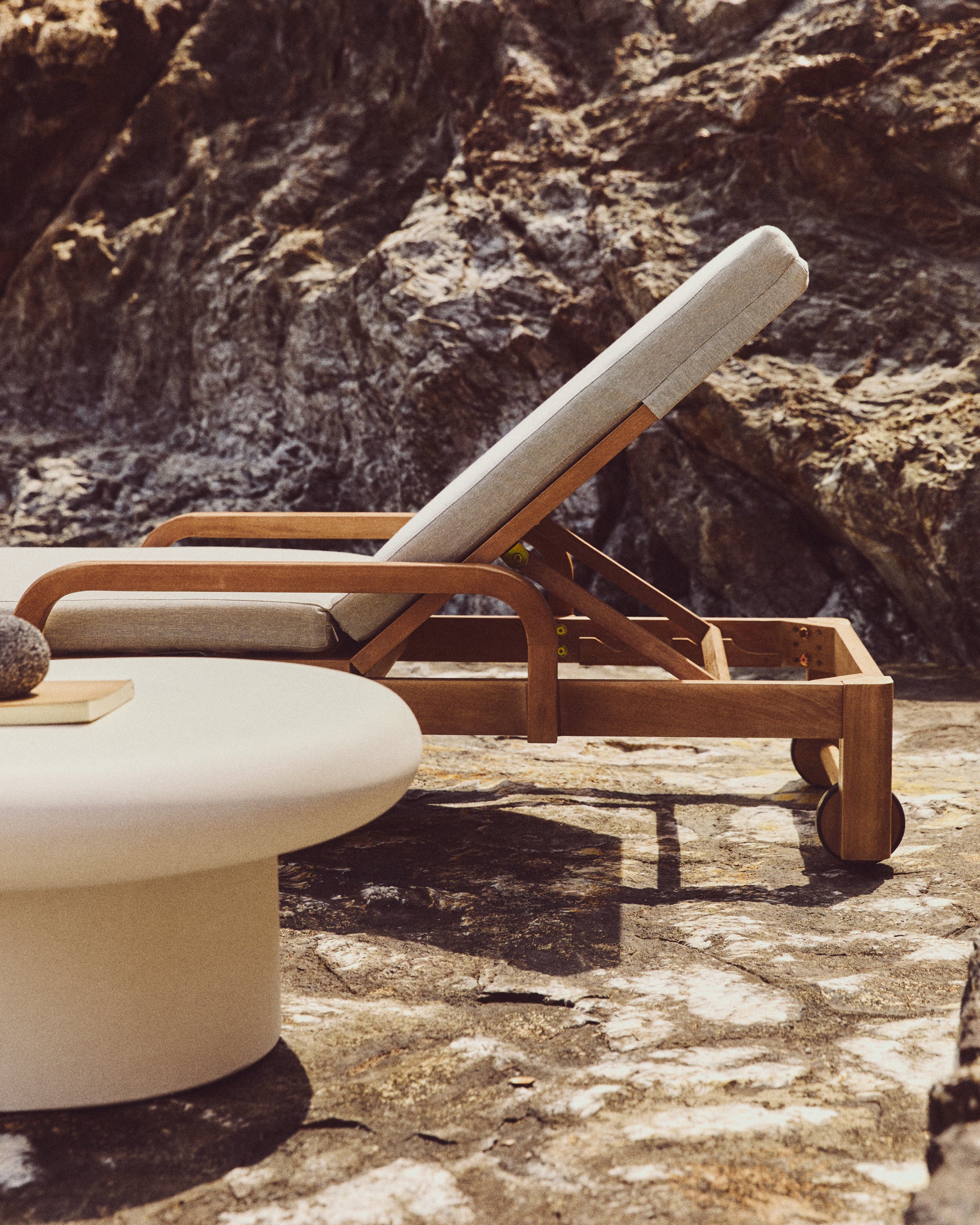 Sonsaura sun lounger made from solid eucalyptus wood FSC 100% - Image 4
