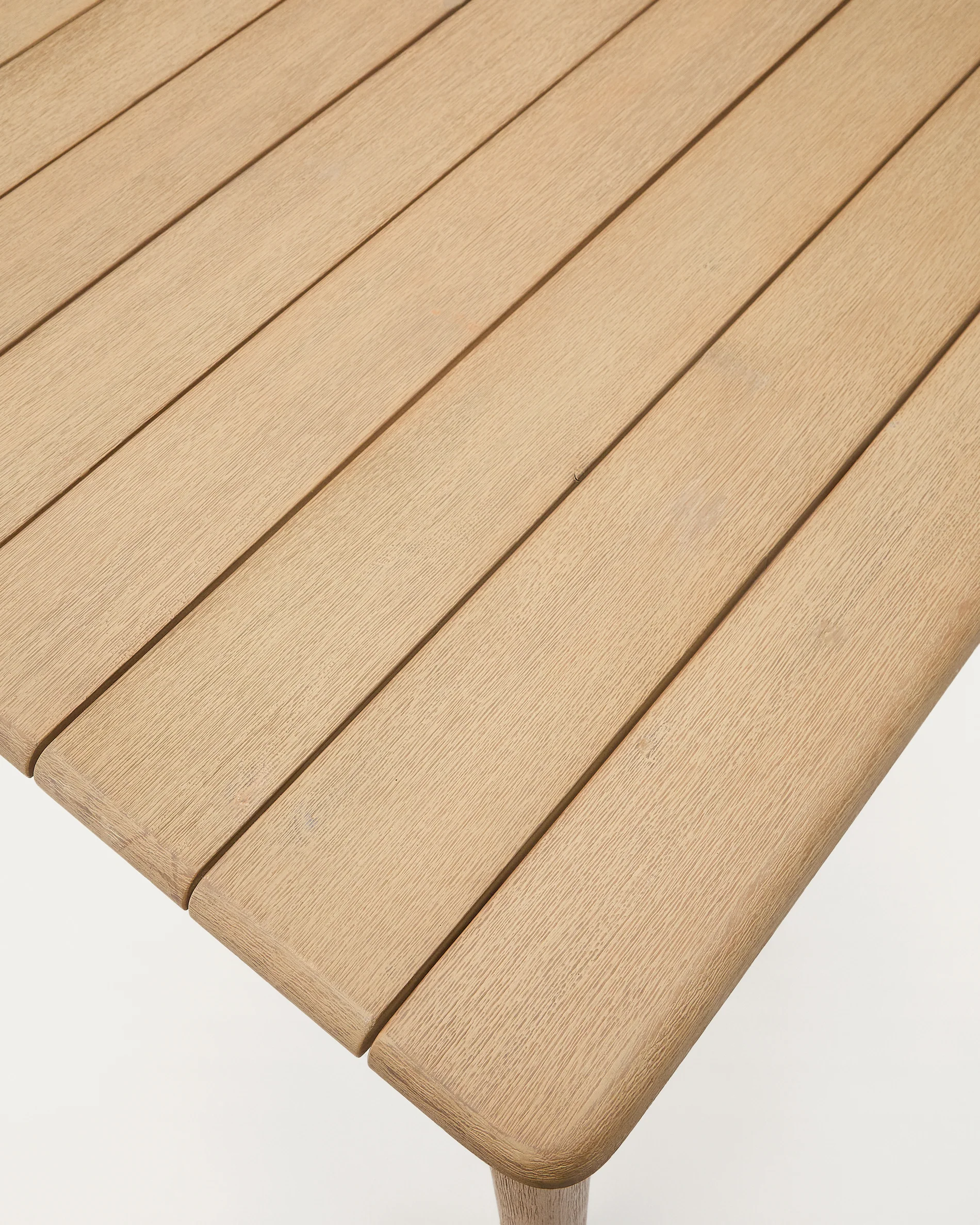 Sori table in FSC 100% solid acacia wood 135 x 135cm - Image 7