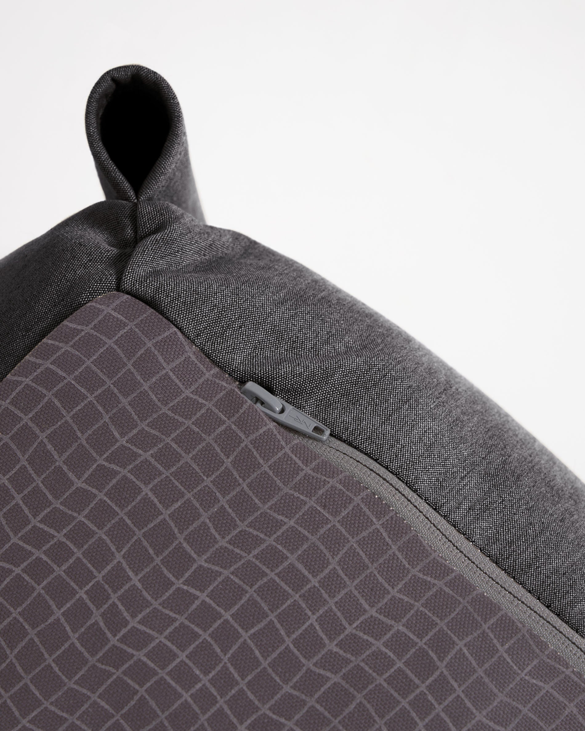 Square chaise longue pouffe with backrest in dark grey with black aluminium, 165 x 101 cm - Image 7