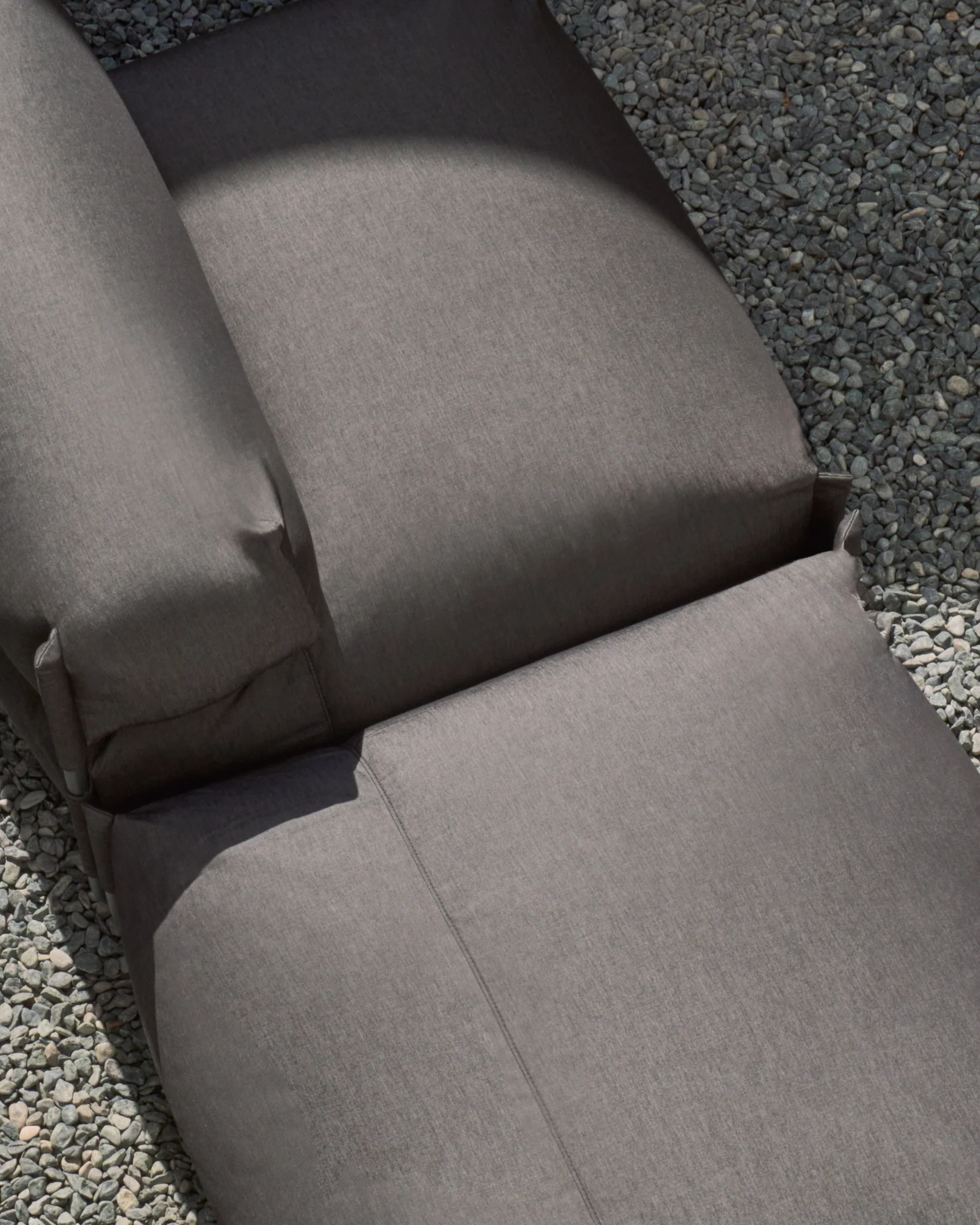 Square modular 100% outdoor sofa pouffe in dark grey with black aluminium, 101 x 101 cm - Image 4