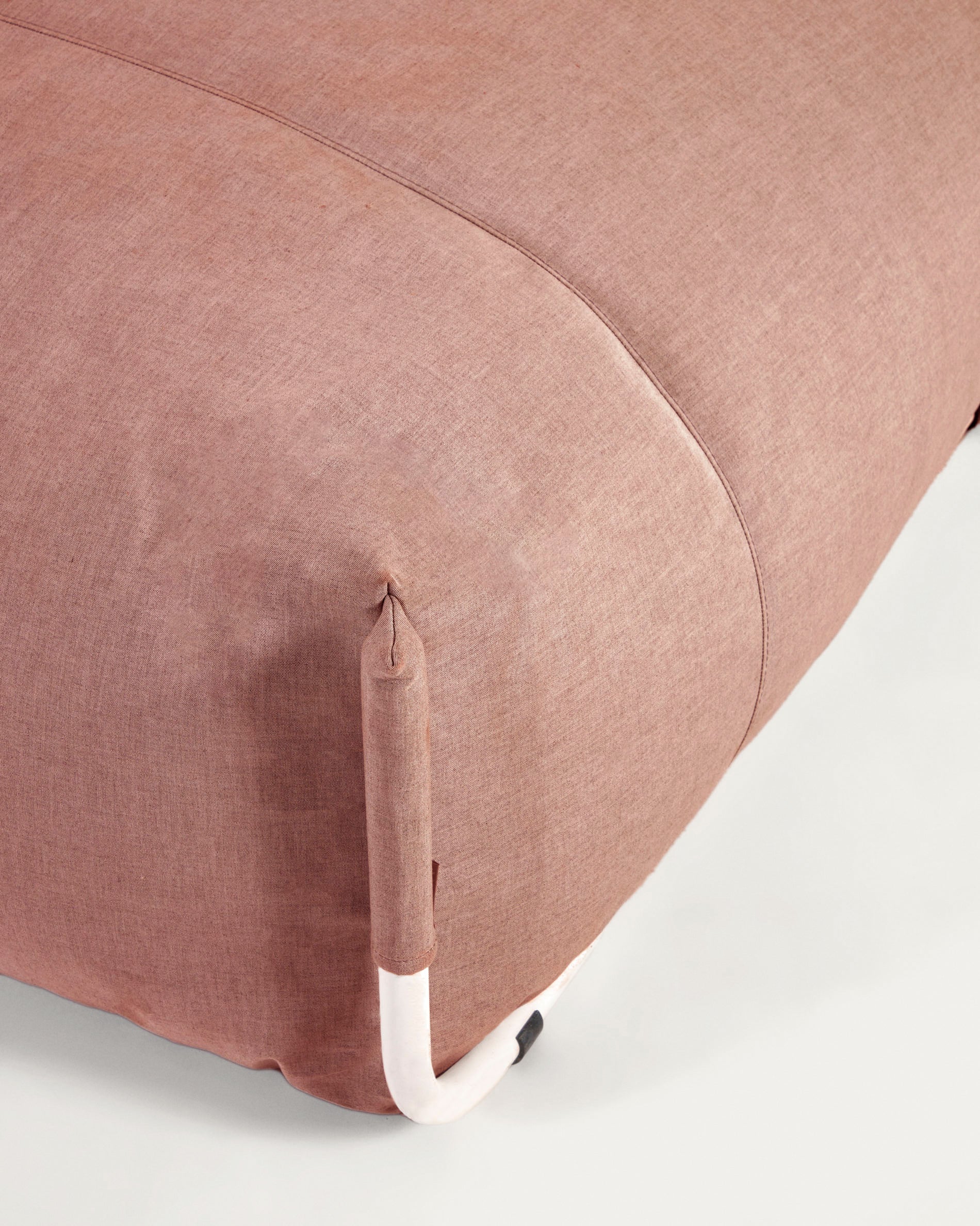 Square modular 100% outdoor sofa pouffe in terracotta with white aluminium, 101 x 101 cm - Image 5