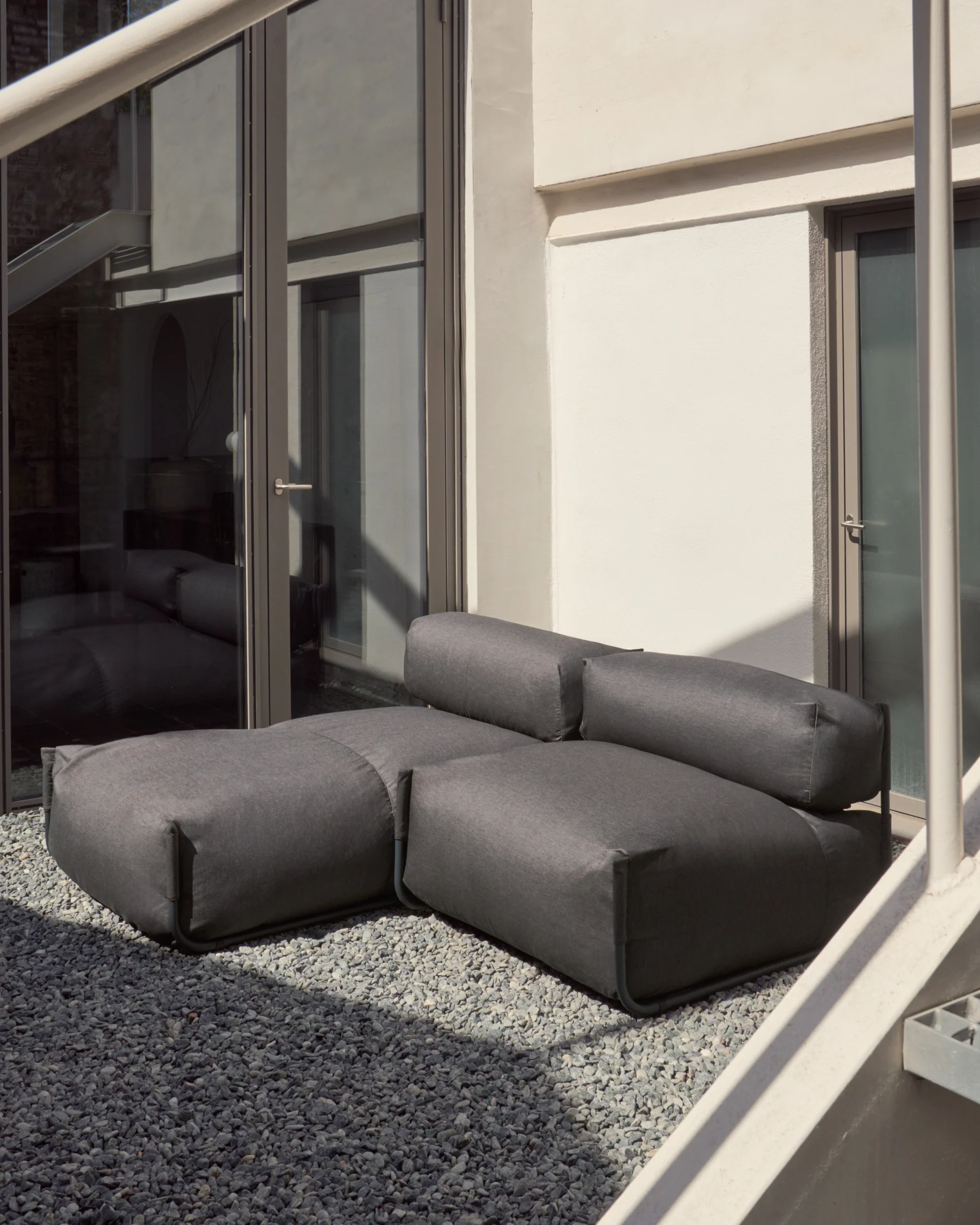 Square modular 100% outdoor sofa pouffe w/ backrest, dark grey, black aluminium, 101x101cm - Image 4