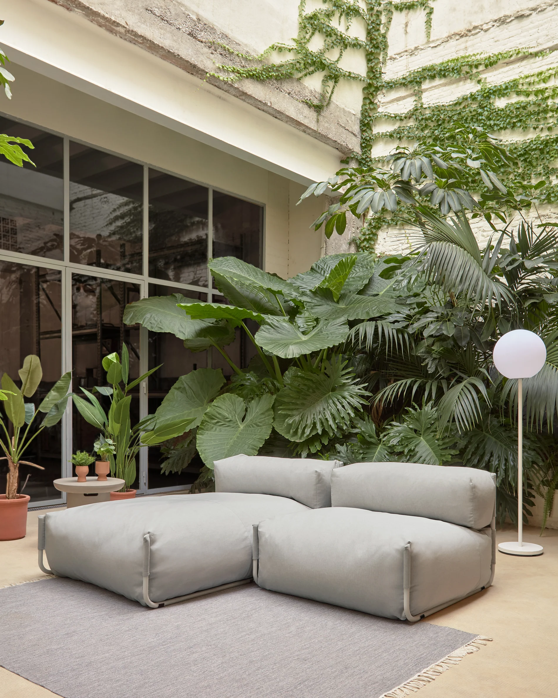 Square modular 100% outdoor sofa pouffe w/ backrest, light grey, white aluminium 101x101cm - Image 4