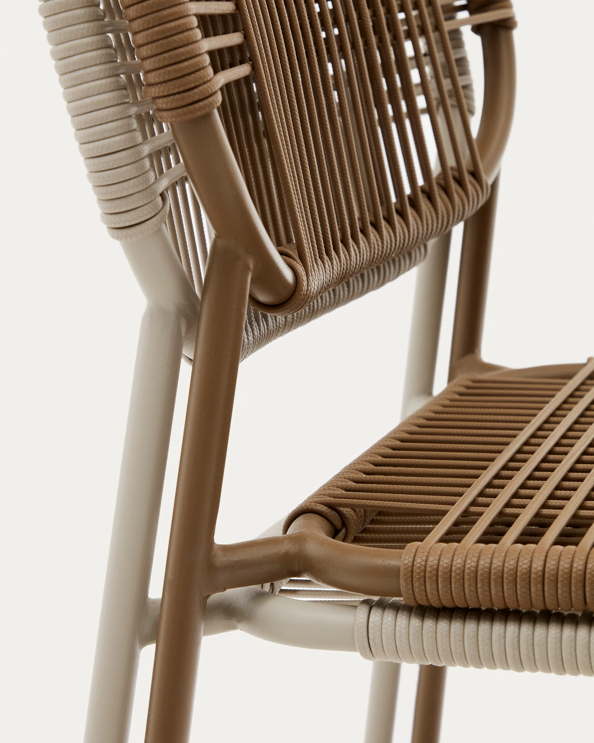 Talaier stackable outdoor chair in synthetic rope and galvanised steel with brown finish - Image 9