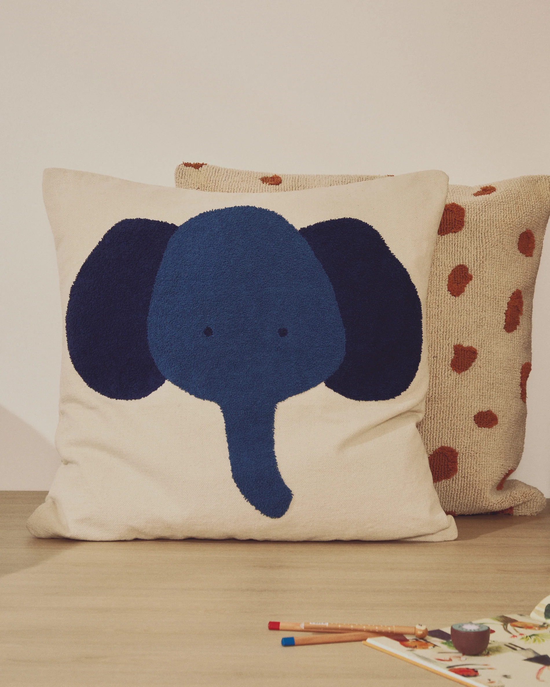 Tandani beige cotton floor cushion cover with blue elephant 70 x 70 cm - Image 4
