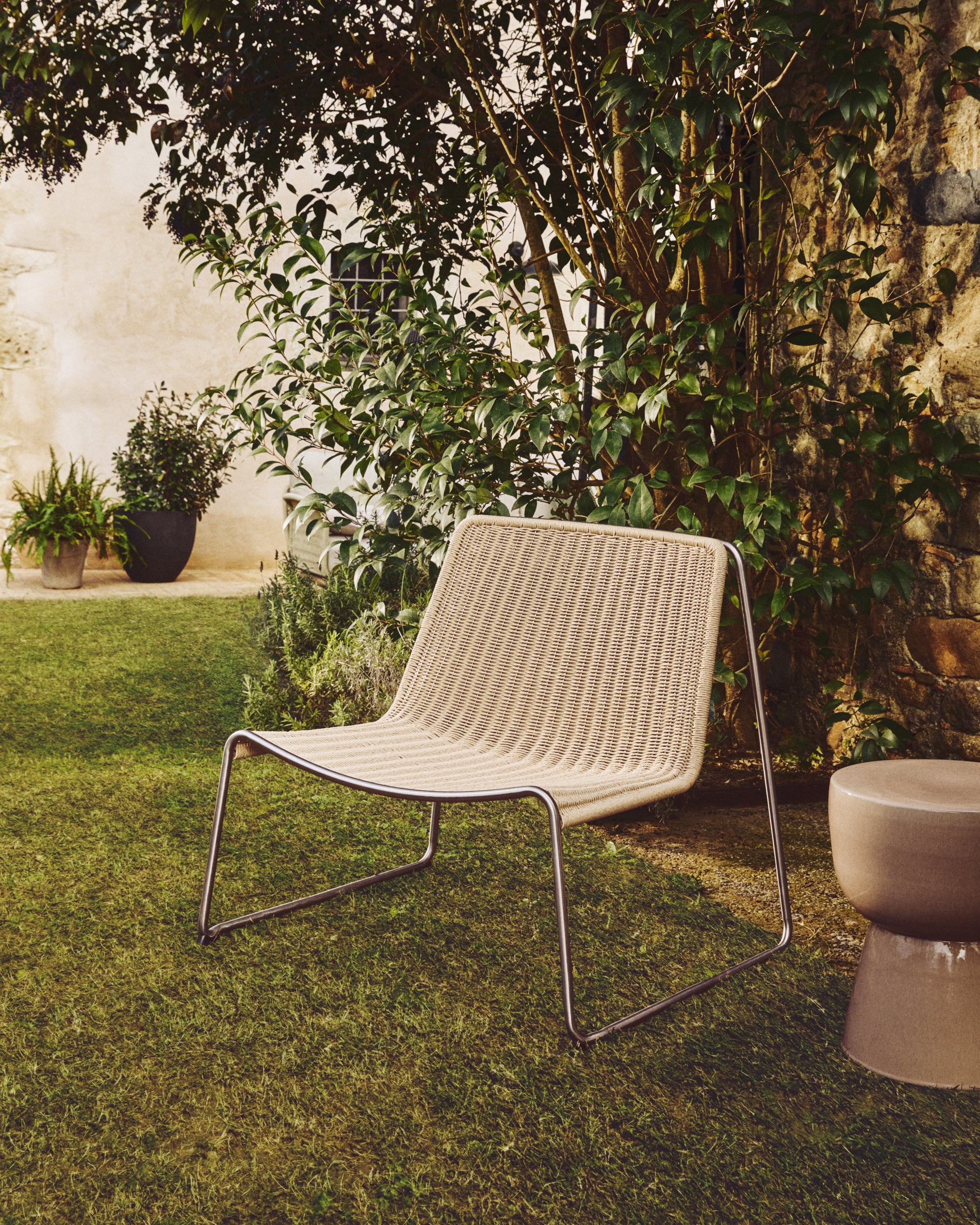 Tavari stackable armchair in beige synthetic rope cord and AISI 304 stainless steel with brushed finish - Image 2