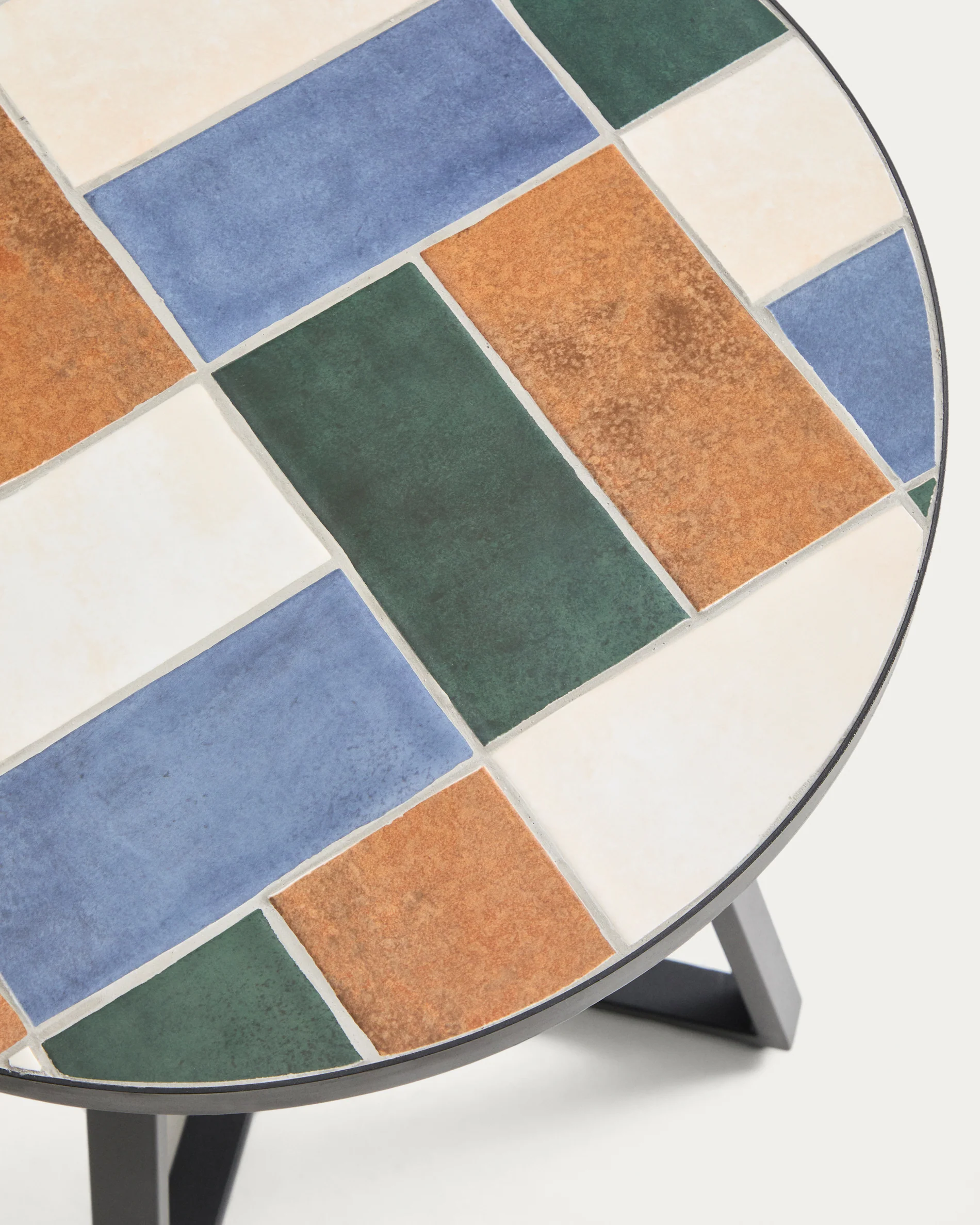 Tella round side table in graphite galvanised steel with multicoloured tiles Ø45 cm - Image 3