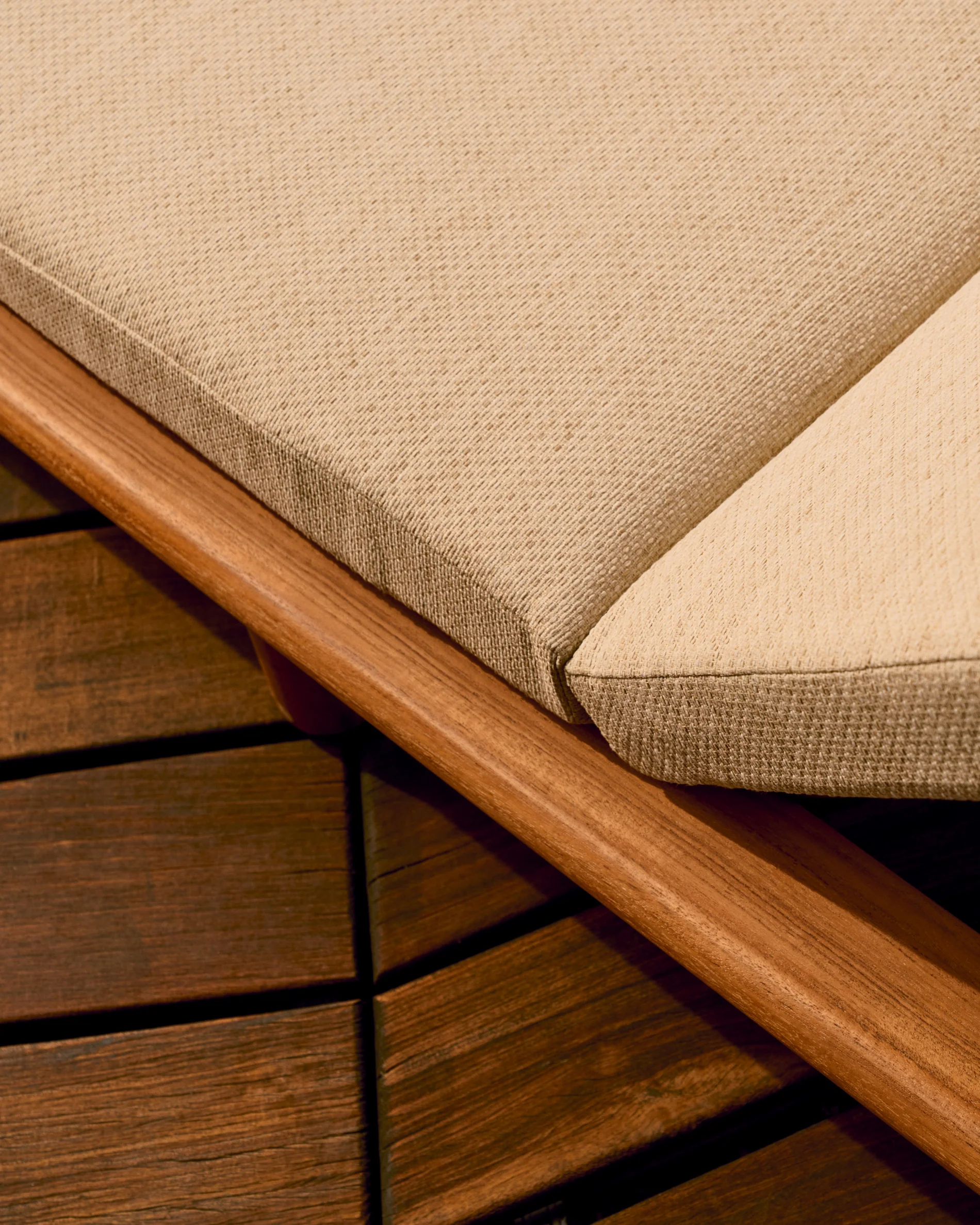 Turqueta sun lounger made from solid teak wood FSC 100% - Image 4