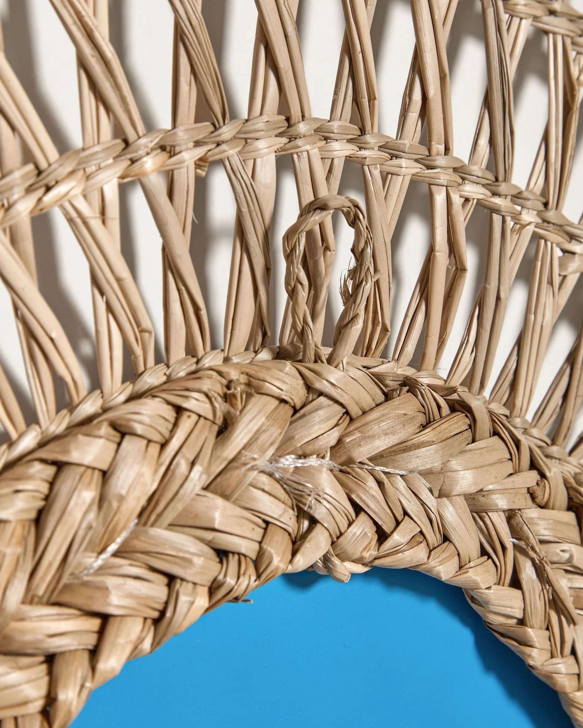 Verenade natural fibre mirror, with a natural white finish Ø 60 cm - Image 5