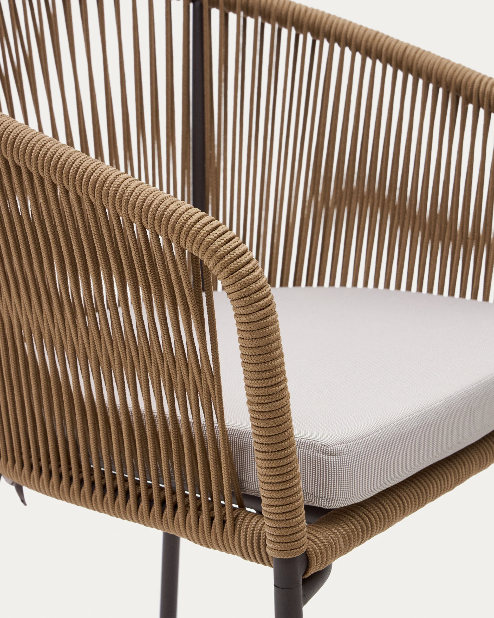 Yanet beige rope chair with galvanised steel legs - Image 4