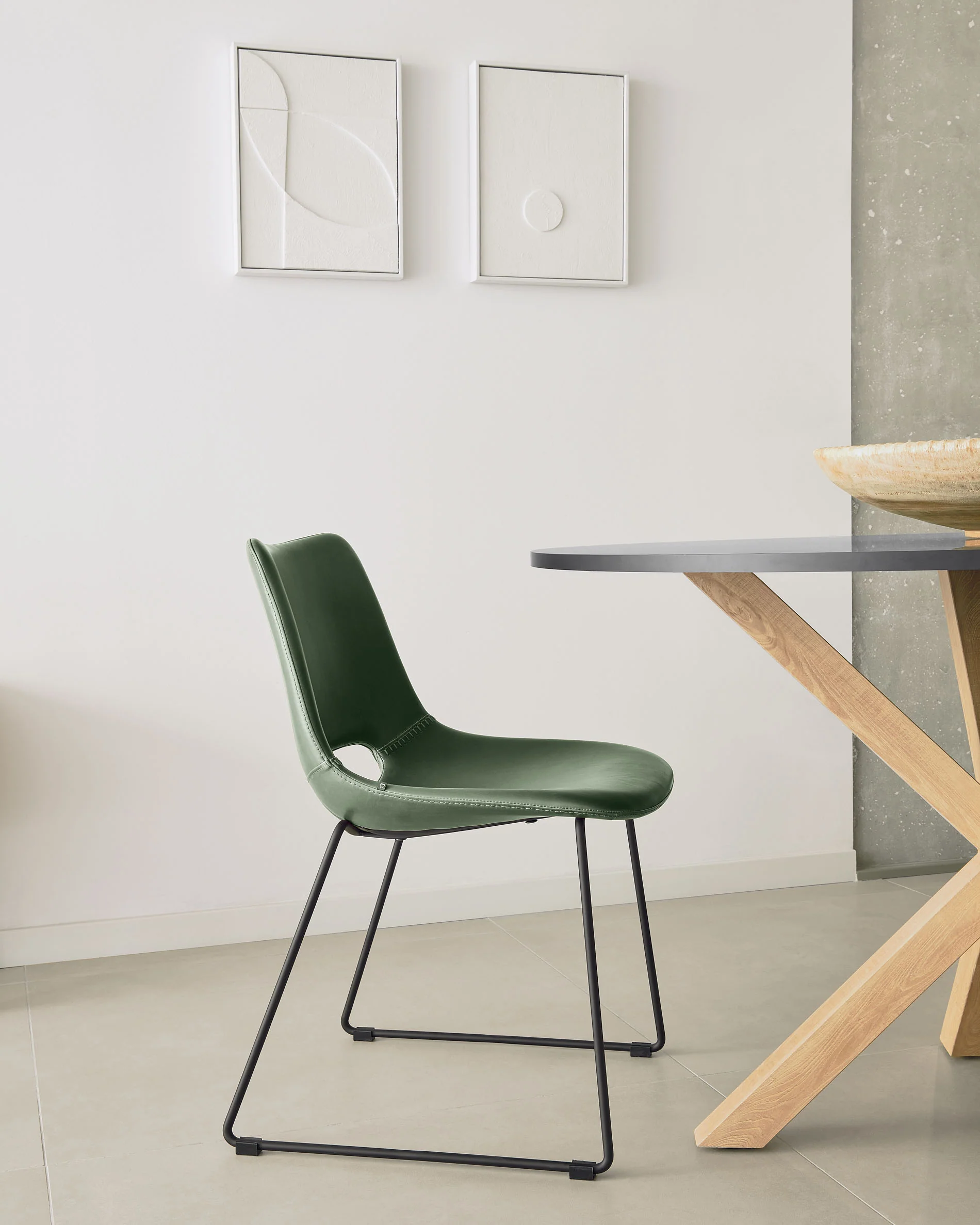 Zahara green chair with steel legs with black finish - Image 2